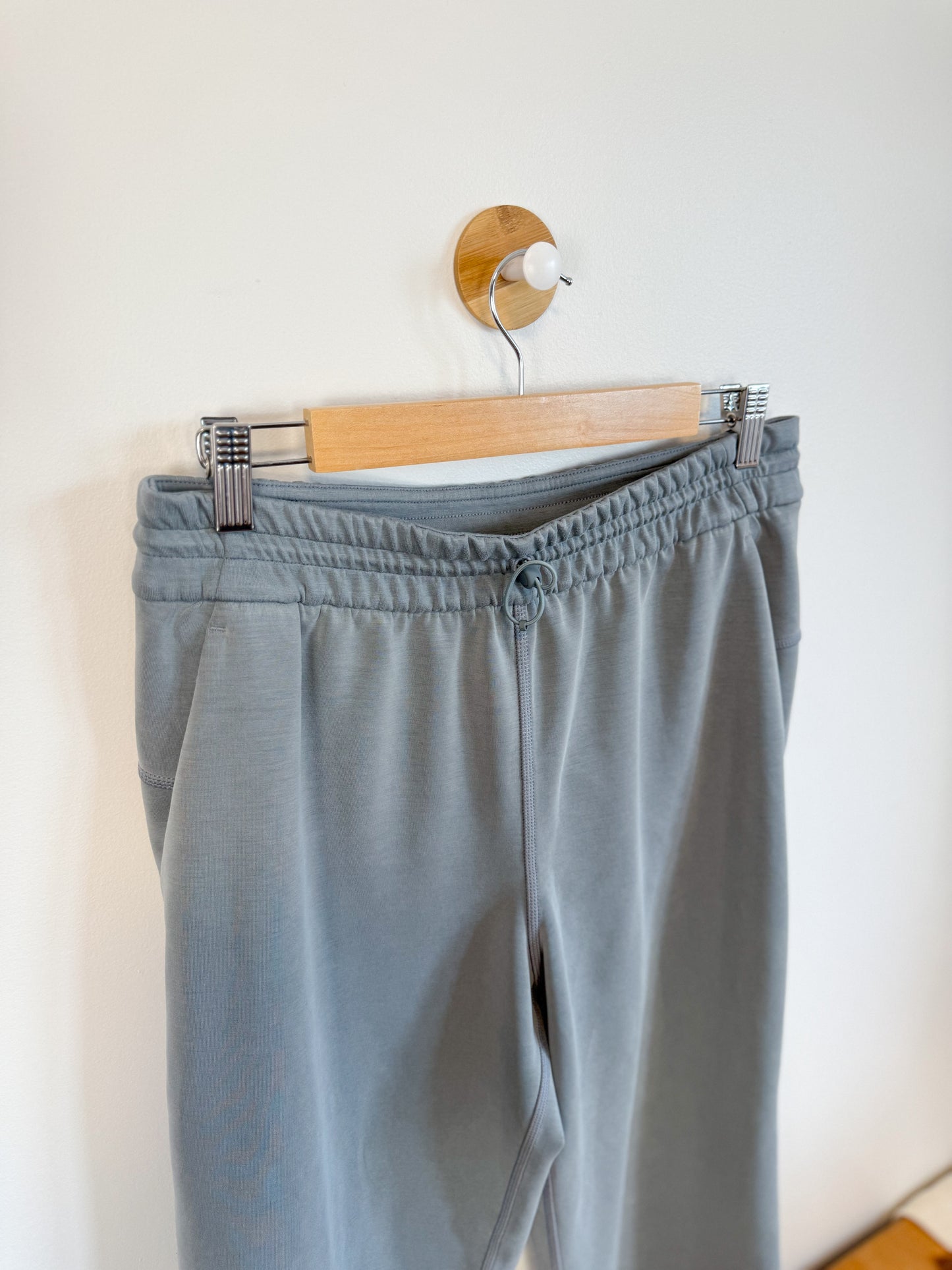 Lululemon "Softstreme High-Rise Straight-Leg Cropped Pant in Belgium Blue" (Size 10)