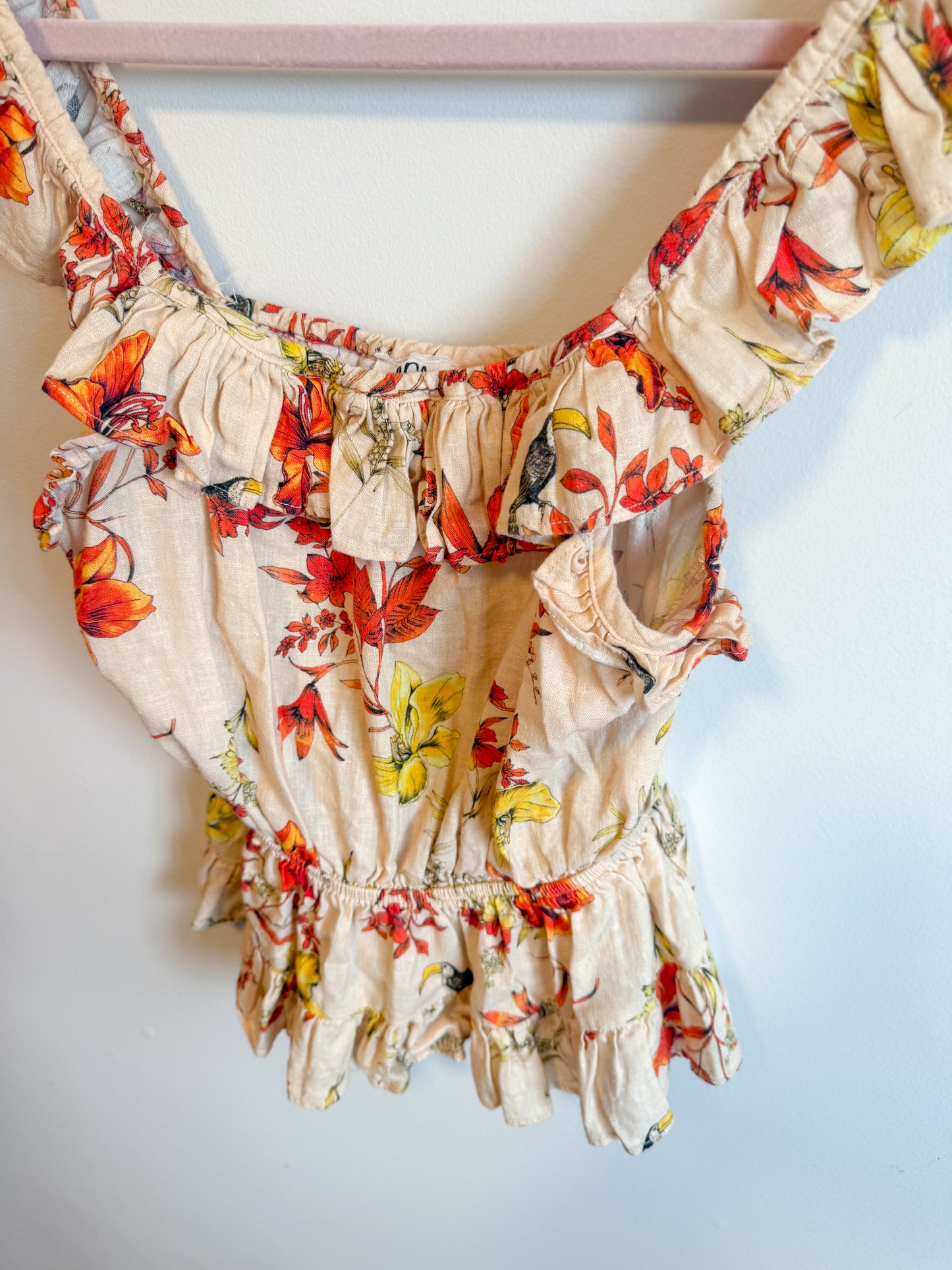 dRA Los Angeles Linen Ruffled Tank in Floral/Tucan Print (Size S)