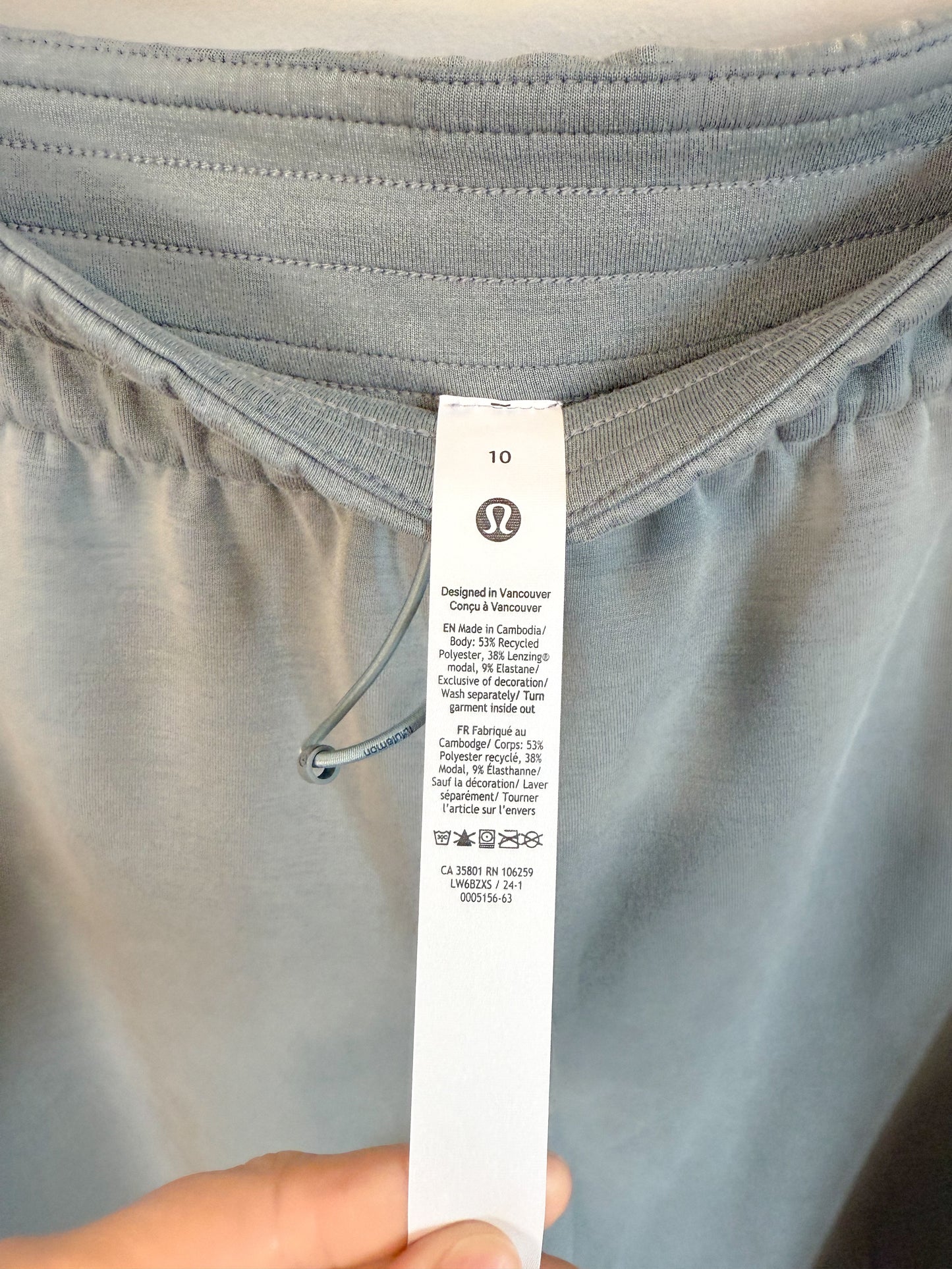 Lululemon "Softstreme High-Rise Straight-Leg Cropped Pant in Belgium Blue" (Size 10)