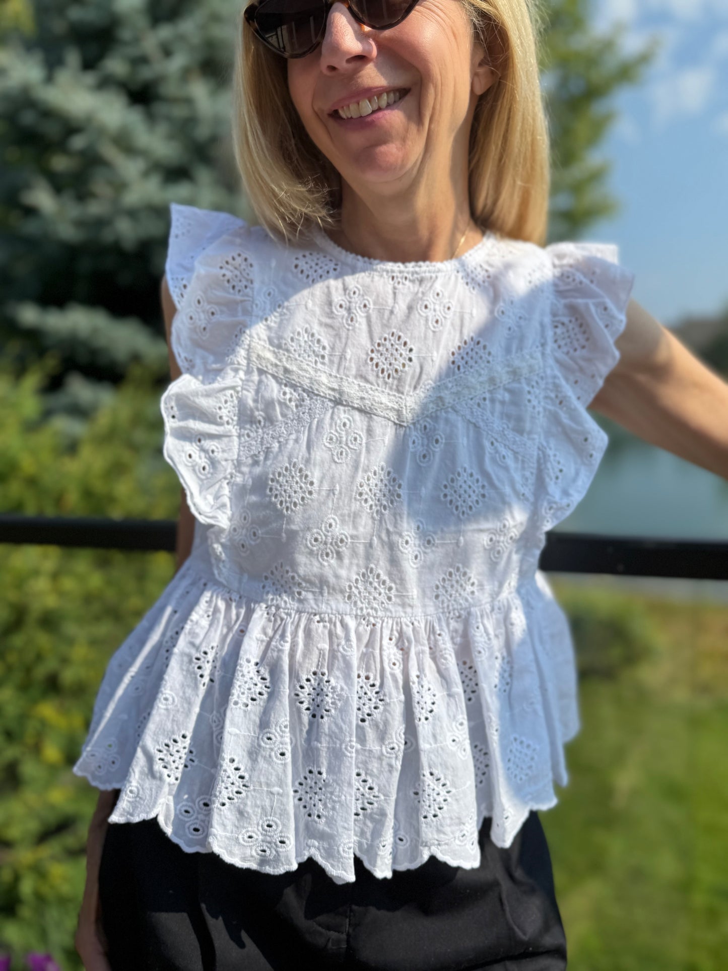dRA Los Angeles White Eyelet Ruffled Blouse (Size S)