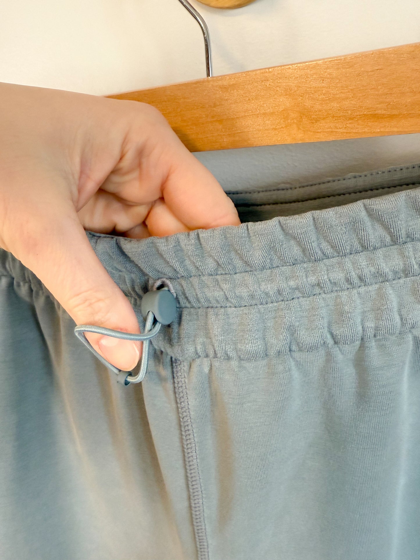 Lululemon "Softstreme High-Rise Straight-Leg Cropped Pant in Belgium Blue" (Size 10)
