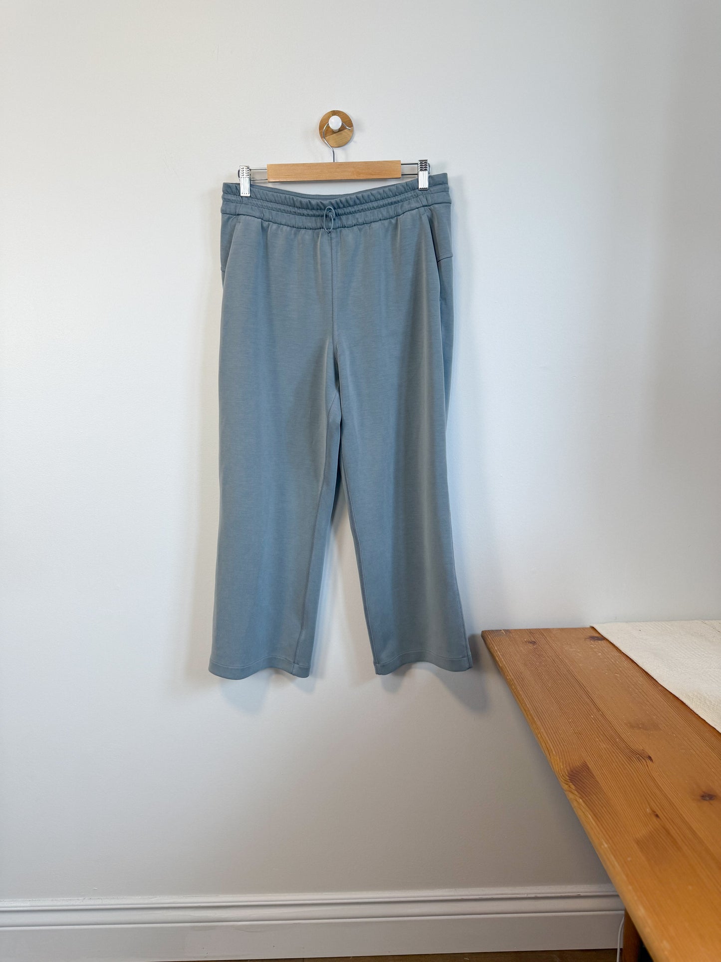 Lululemon "Softstreme High-Rise Straight-Leg Cropped Pant in Belgium Blue" (Size 10)