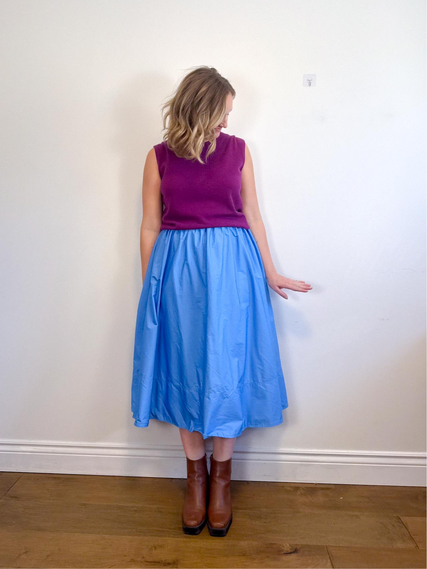 Banana Republic Full Midi Skirt in Blue (Size M/L)