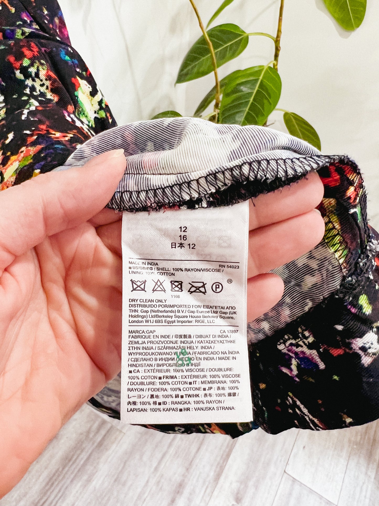 Gap Sleeveless Mini Dress in Black / Abstract Print (Size 12)