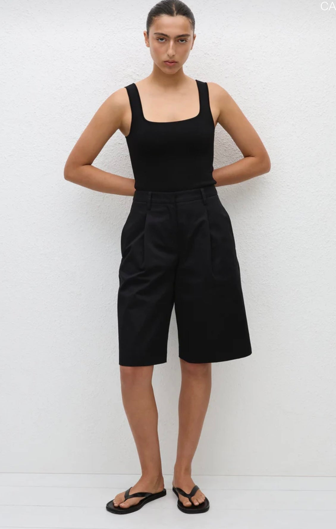 MATTEAU Designer "Long Chino Short in Black" (Size 6)