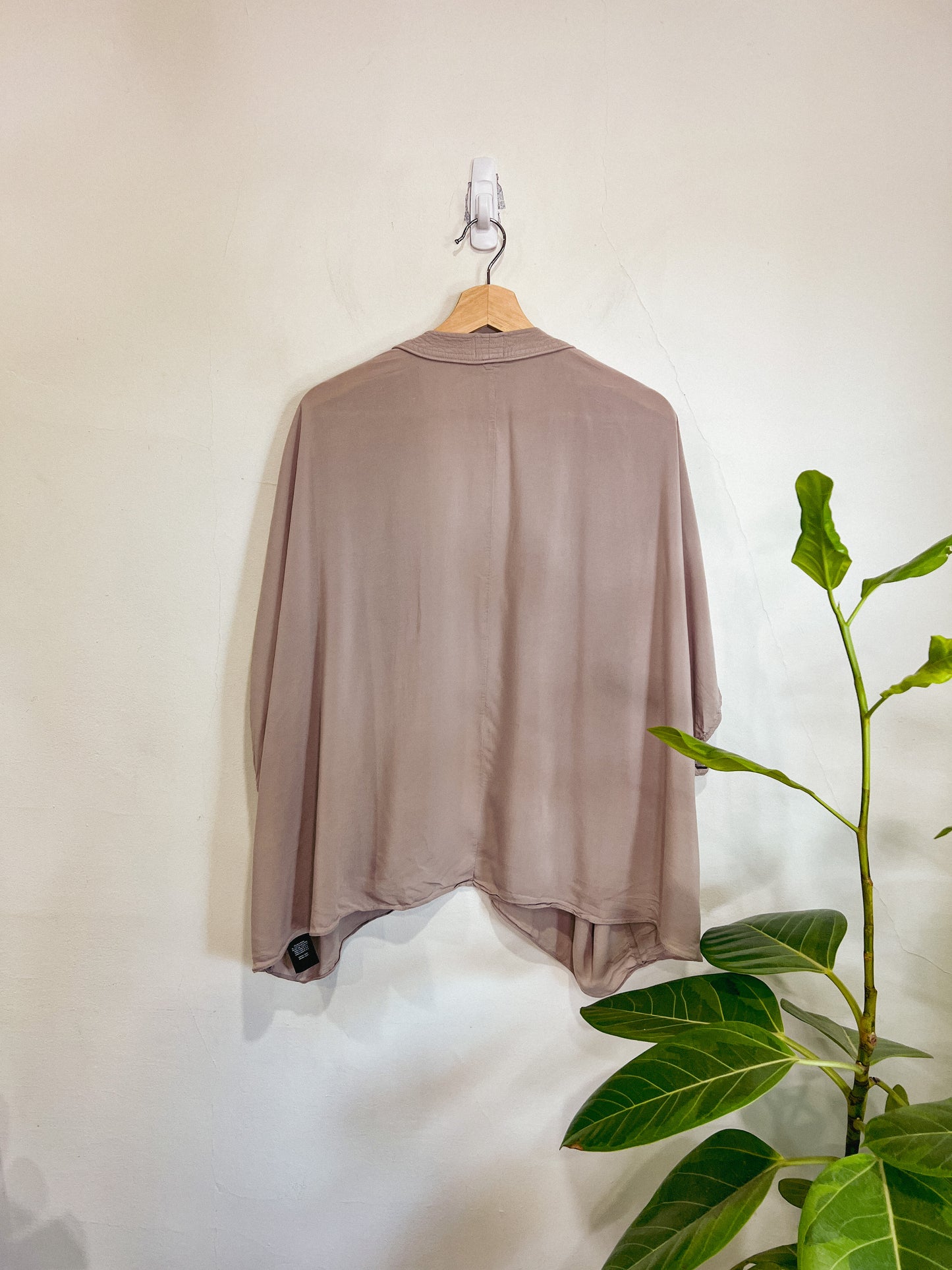 Aritzia Grey Open Front Short Sleeve Shawl (Size XXS/XS)