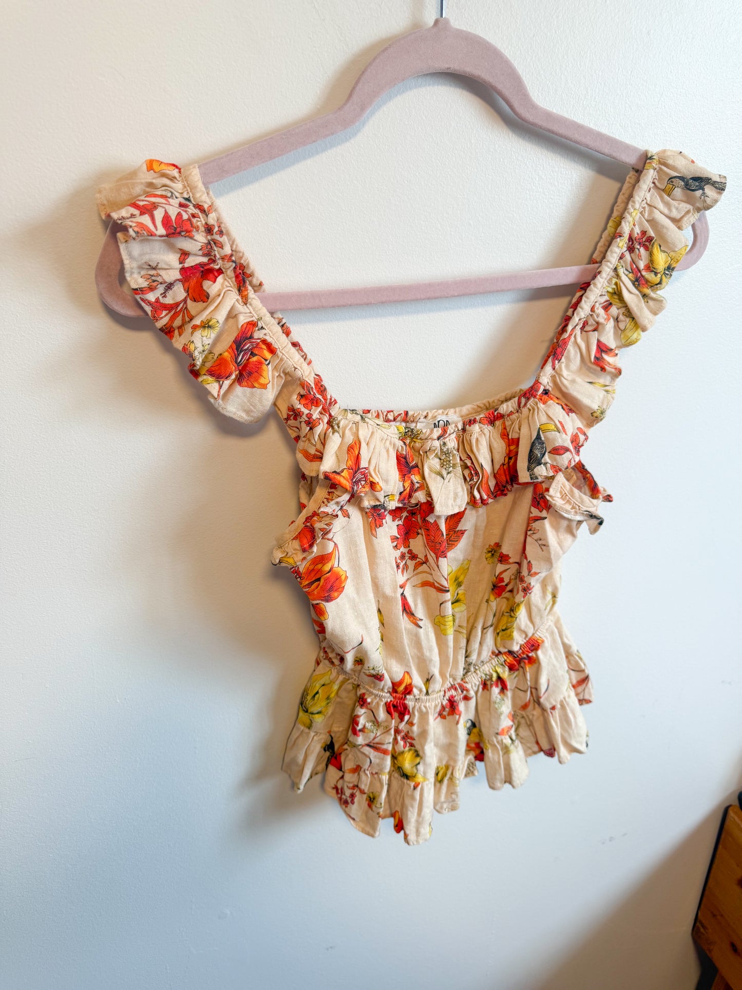 dRA Los Angeles Linen Ruffled Tank in Floral/Tucan Print (Size S)