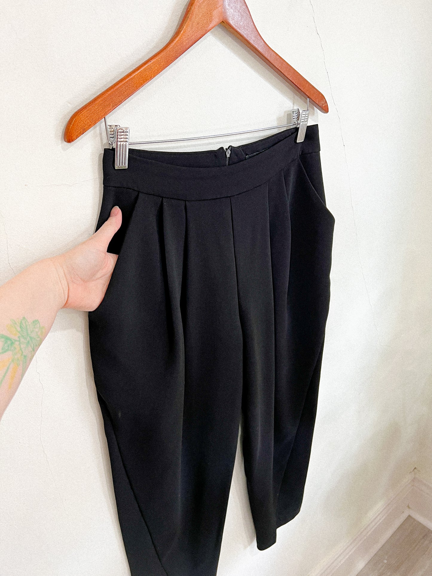 Valerie Dumaine Slow Fashion Cropped Trousers in Black (Size S)