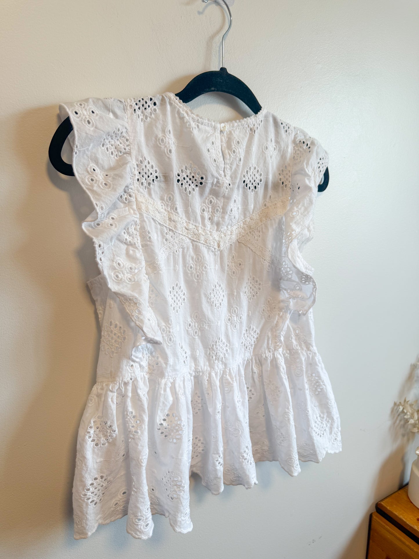 dRA Los Angeles White Eyelet Ruffled Blouse (Size S)