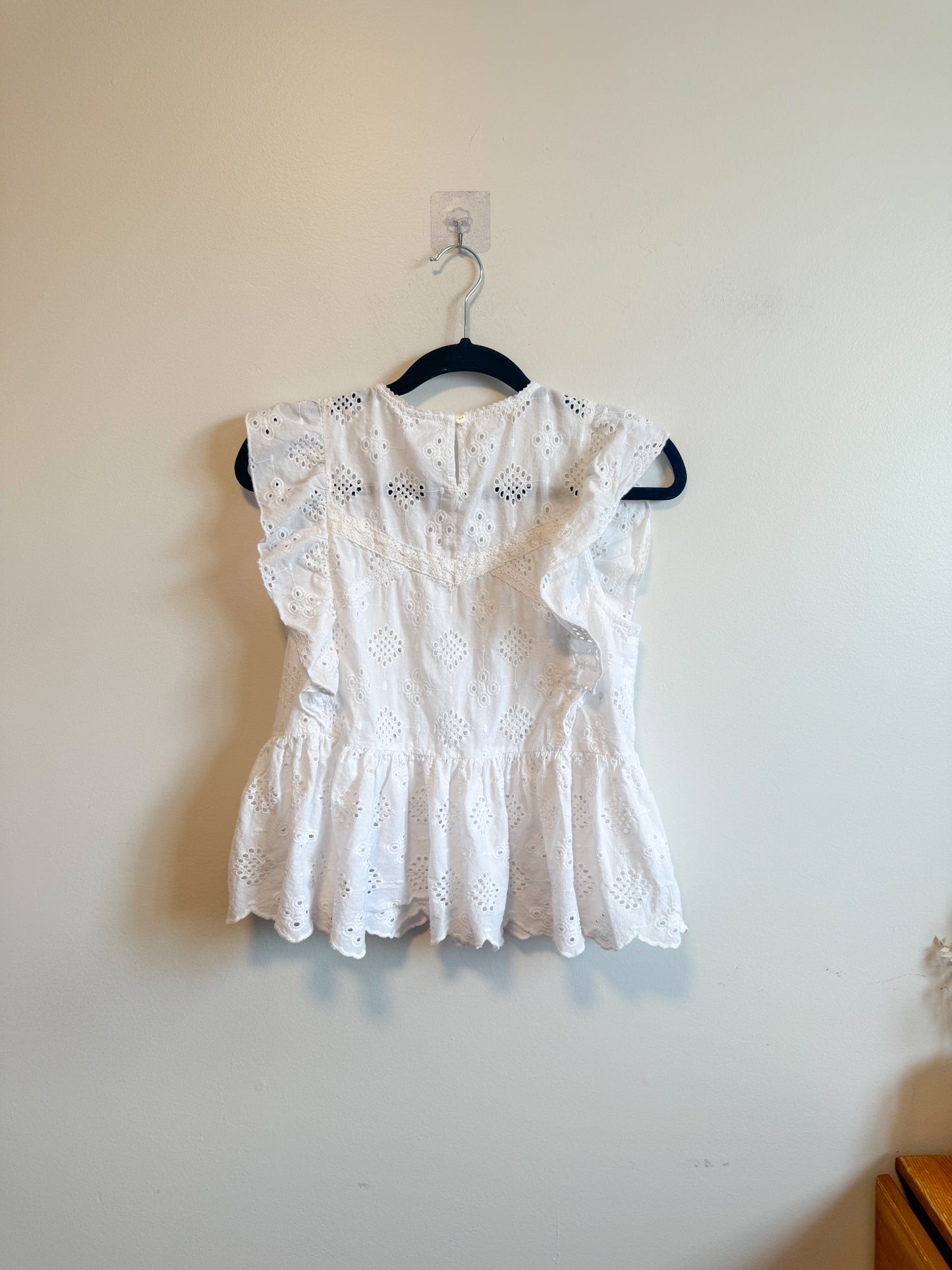 dRA Los Angeles White Eyelet Ruffled Blouse (Size S)