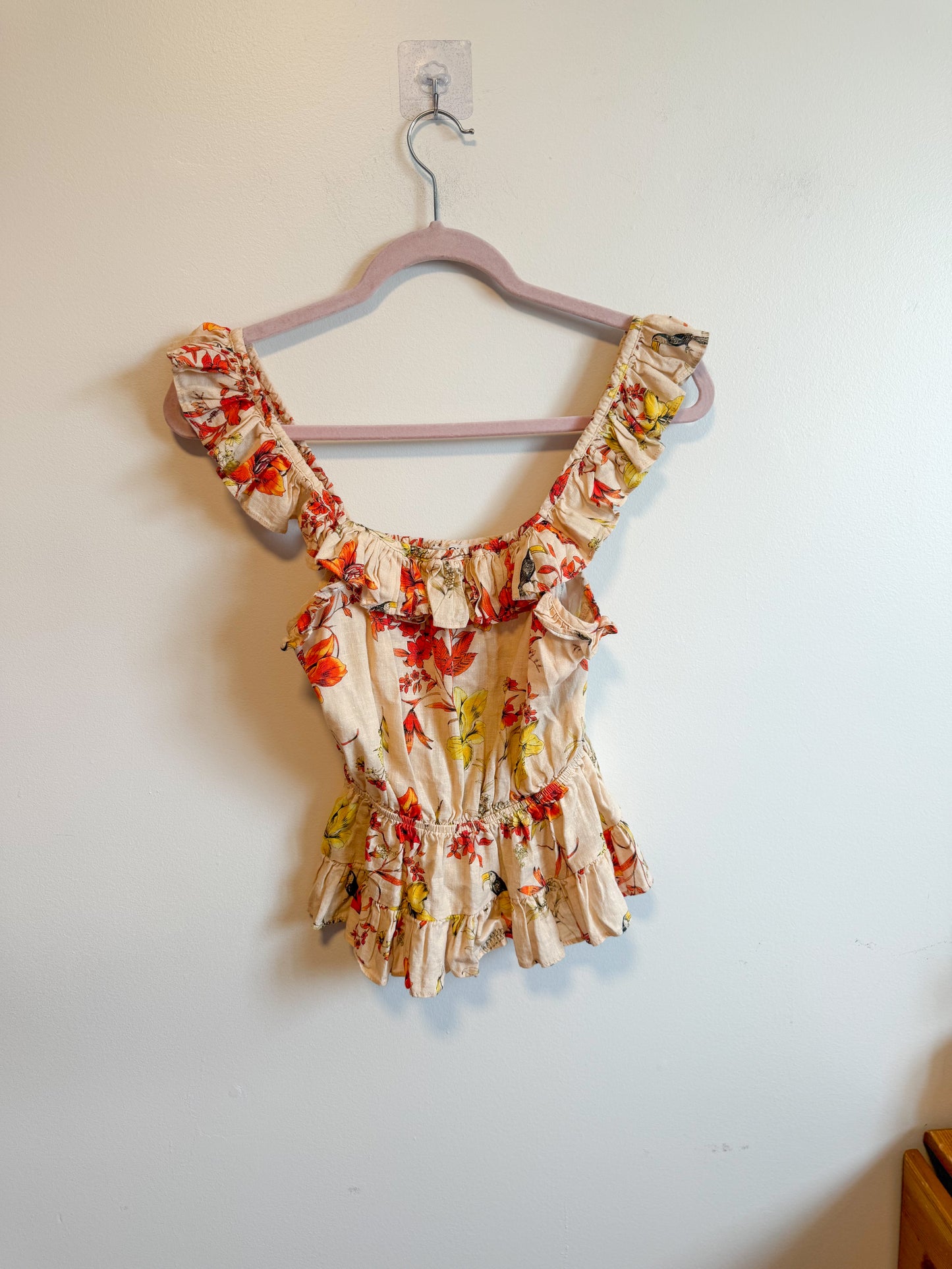 dRA Los Angeles Linen Ruffled Tank in Floral/Tucan Print (Size S)