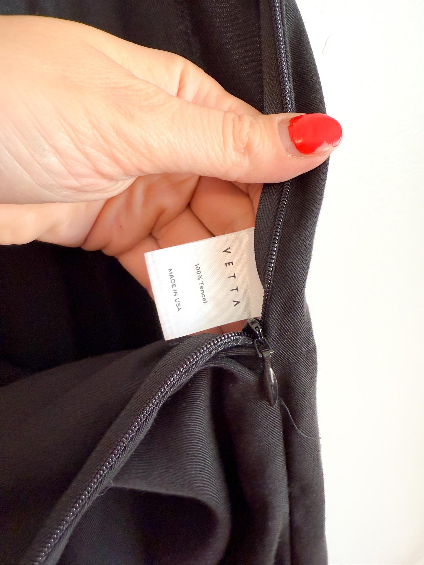 VETTA Sustainable Wide Leg Cropped Trousers in Black (Size 12)