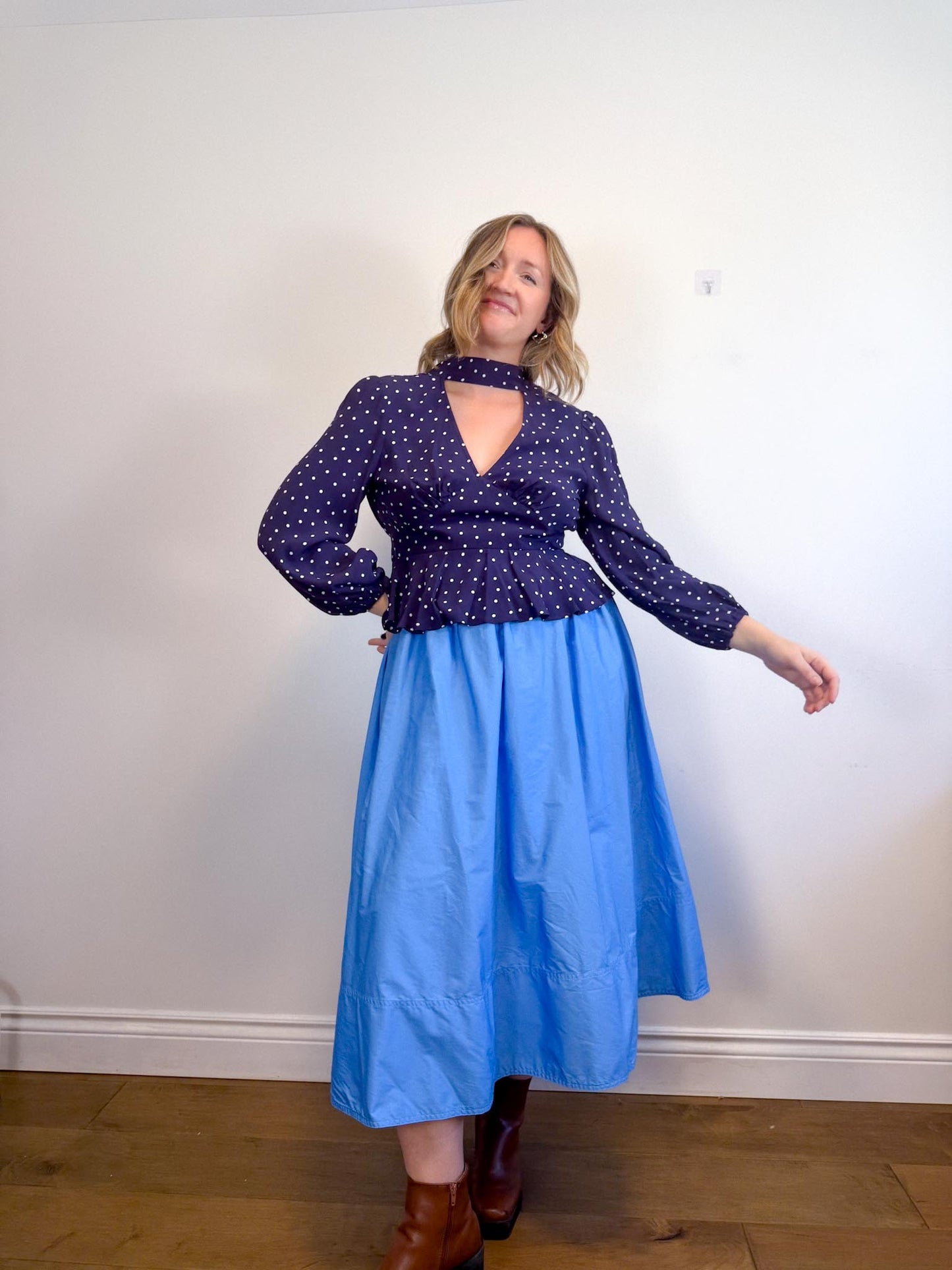 Banana Republic Full Midi Skirt in Blue (Size M/L)