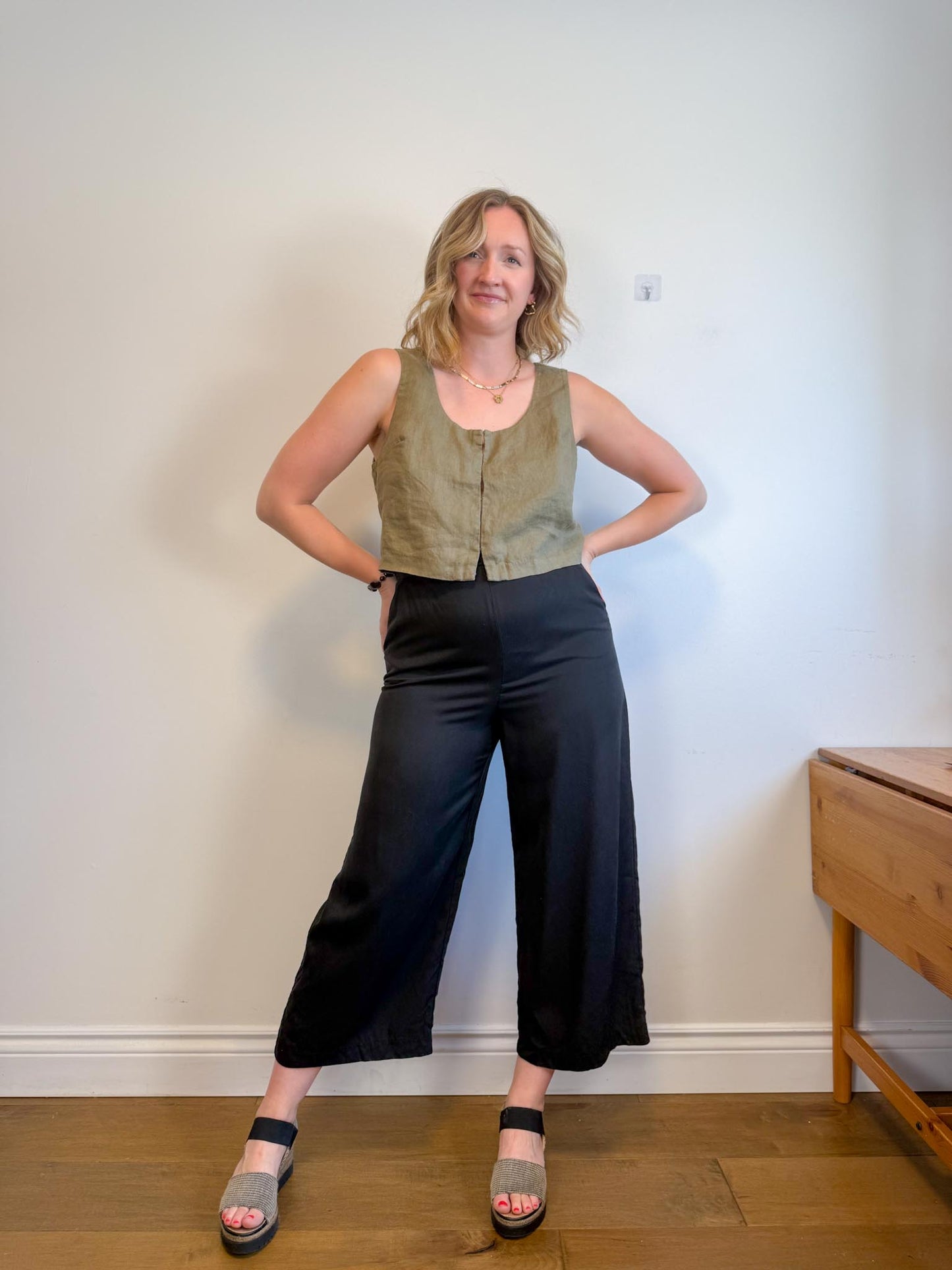 VETTA Sustainable Wide Leg Cropped Trousers in Black (Size 12)