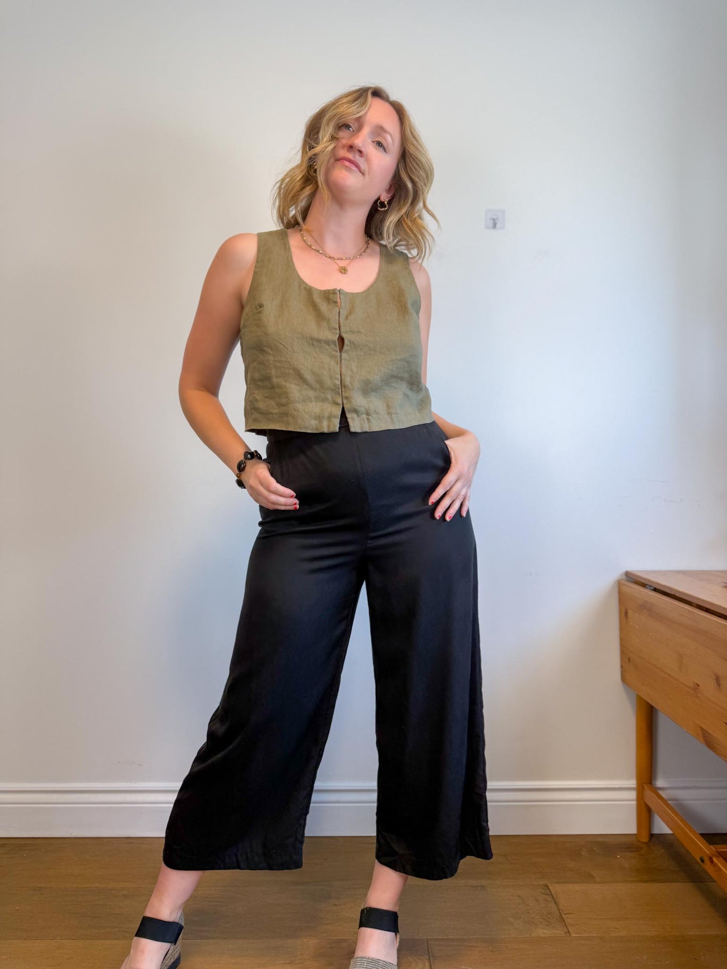 VETTA Sustainable Wide Leg Cropped Trousers in Black (Size 12)