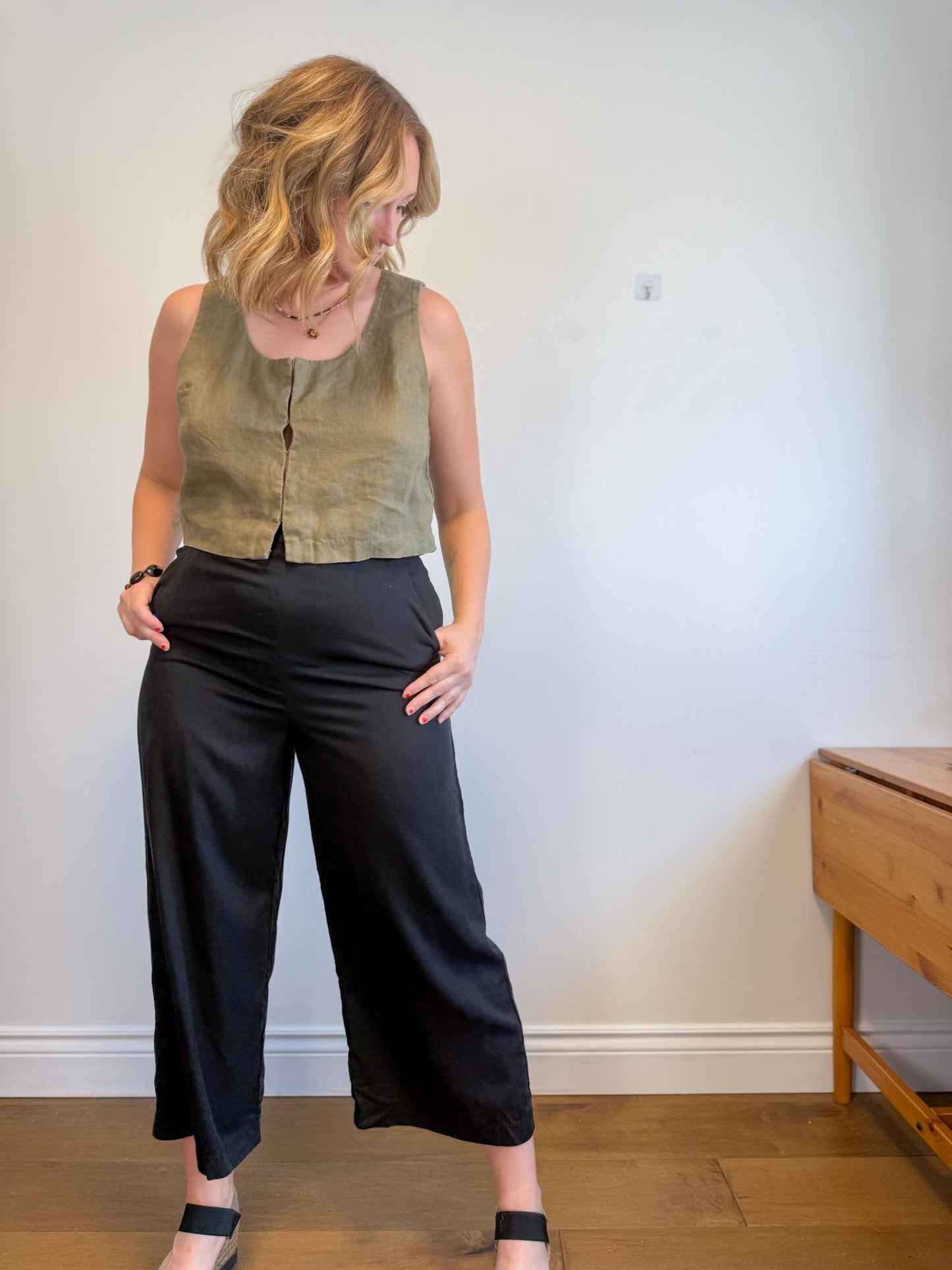 VETTA Sustainable Wide Leg Cropped Trousers in Black (Size 12)