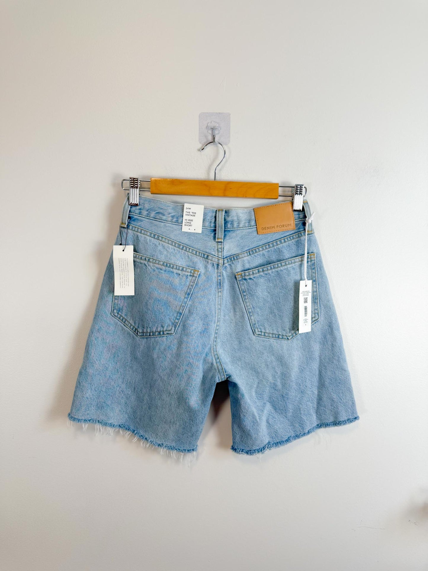 Denim Forum "The '90s Vintage Hi-rise Denim Short" NWT (Size XS/S)