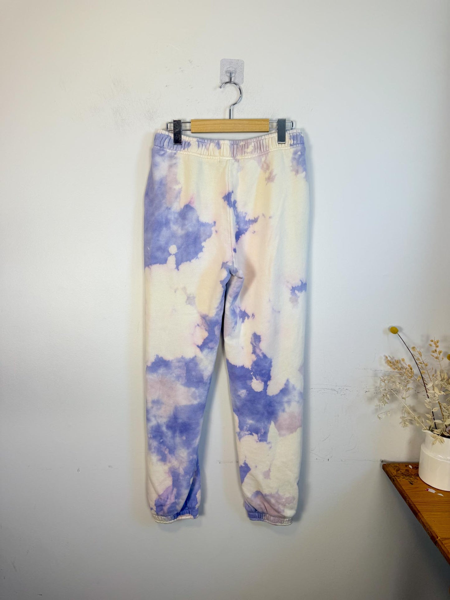 Cotton Citizen "Brooklyn Sweatpants in Lilac Blast" (Size M)