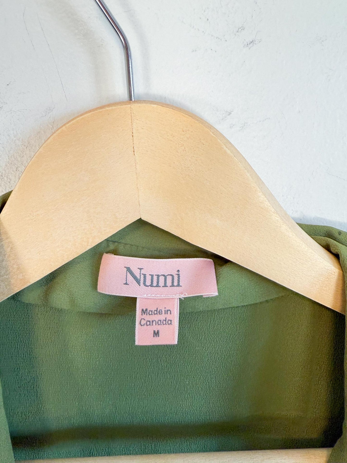 Numi Canadian "The Simone Button-Up Silk Blouse in Green" (Size M)