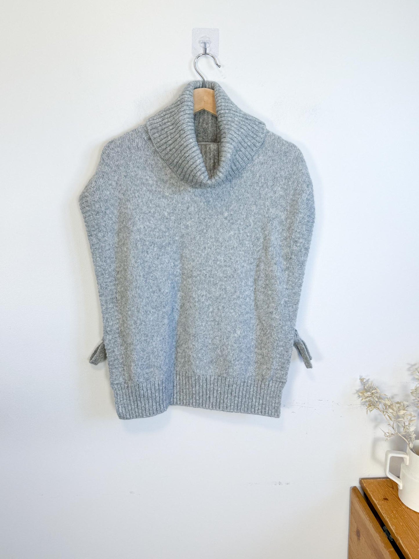 WITCHERY Turtleneck Sweater Vest in Grey (Size L)