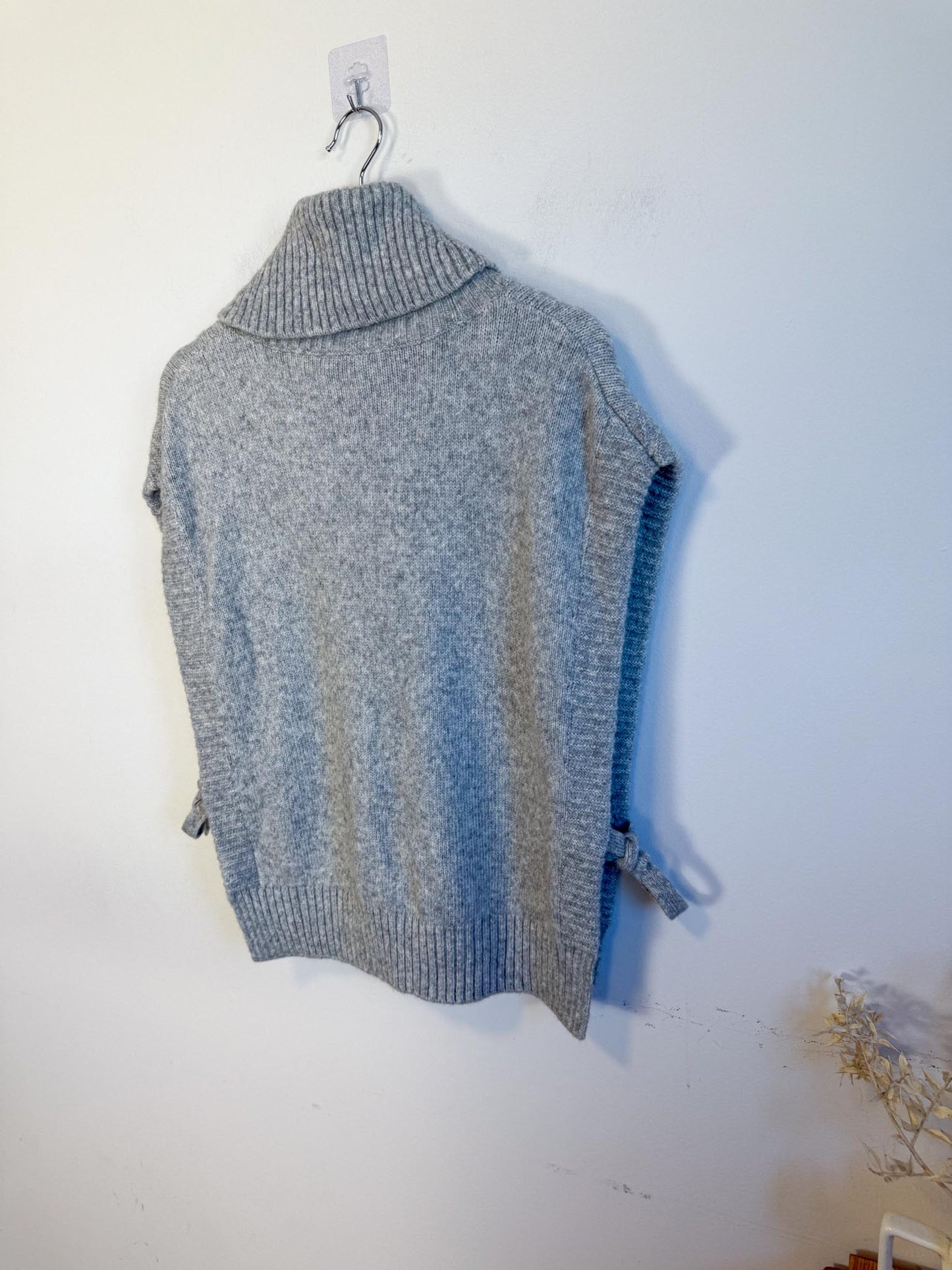 WITCHERY Turtleneck Sweater Vest in Grey (Size L)