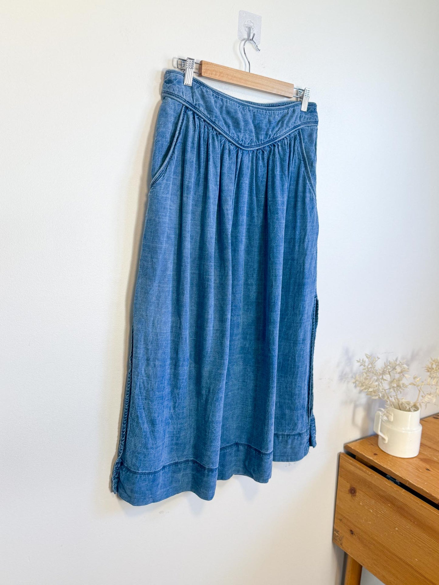 Wilfred "Gabrielle Linen Midi Skirt in Blue" (Size L)