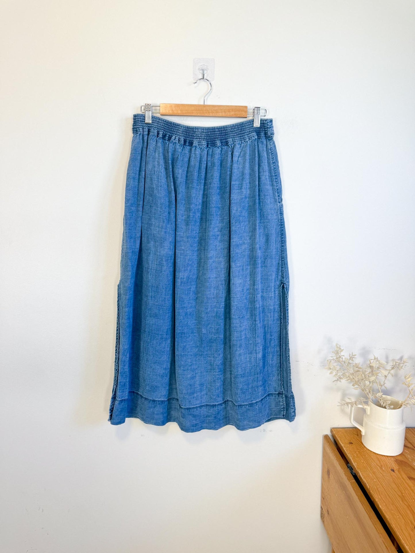 Wilfred "Gabrielle Linen Midi Skirt in Blue" (Size L)