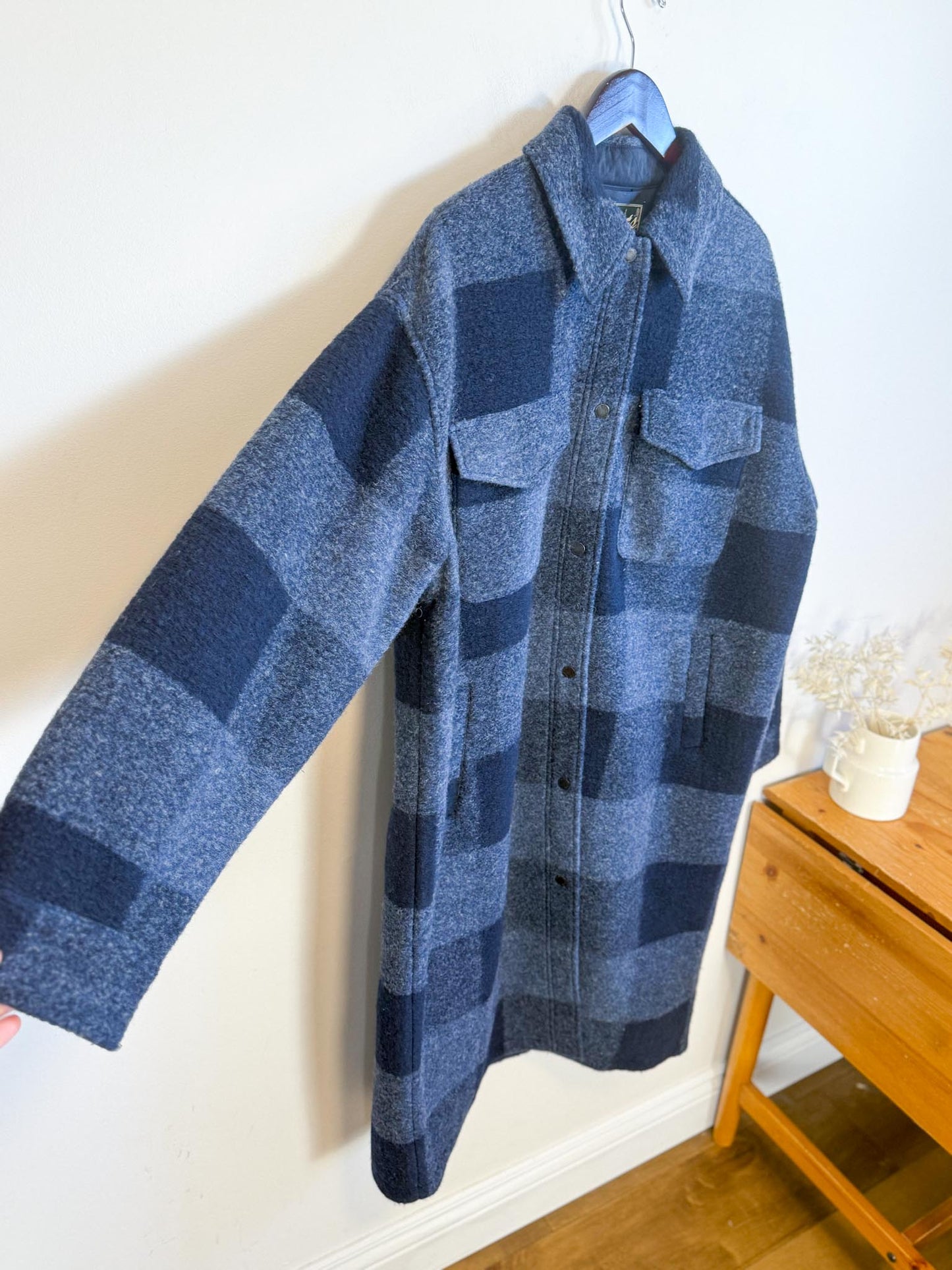 Roots "The Park Plaid Seymour Long Wool Coat in Navy" (Size XL)