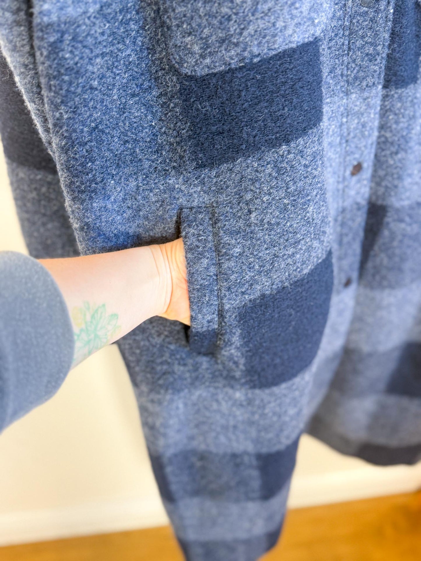Roots "The Park Plaid Seymour Long Wool Coat in Navy" (Size XL)
