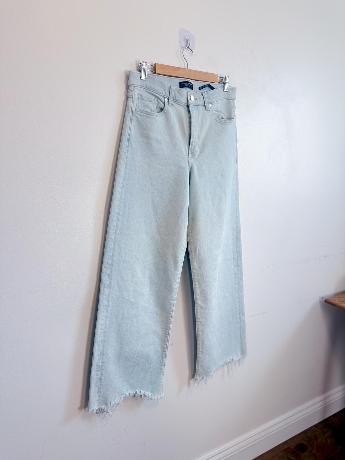 Banana Republic "High Rise Wide Leg Jeans in Light Wash" SOLD AS IS (Size 30)