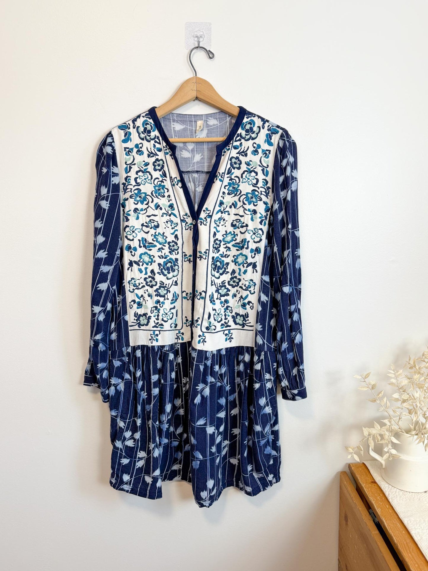 Anthropologie Embroidered Floral Tunic Dress in Blue (Size S)