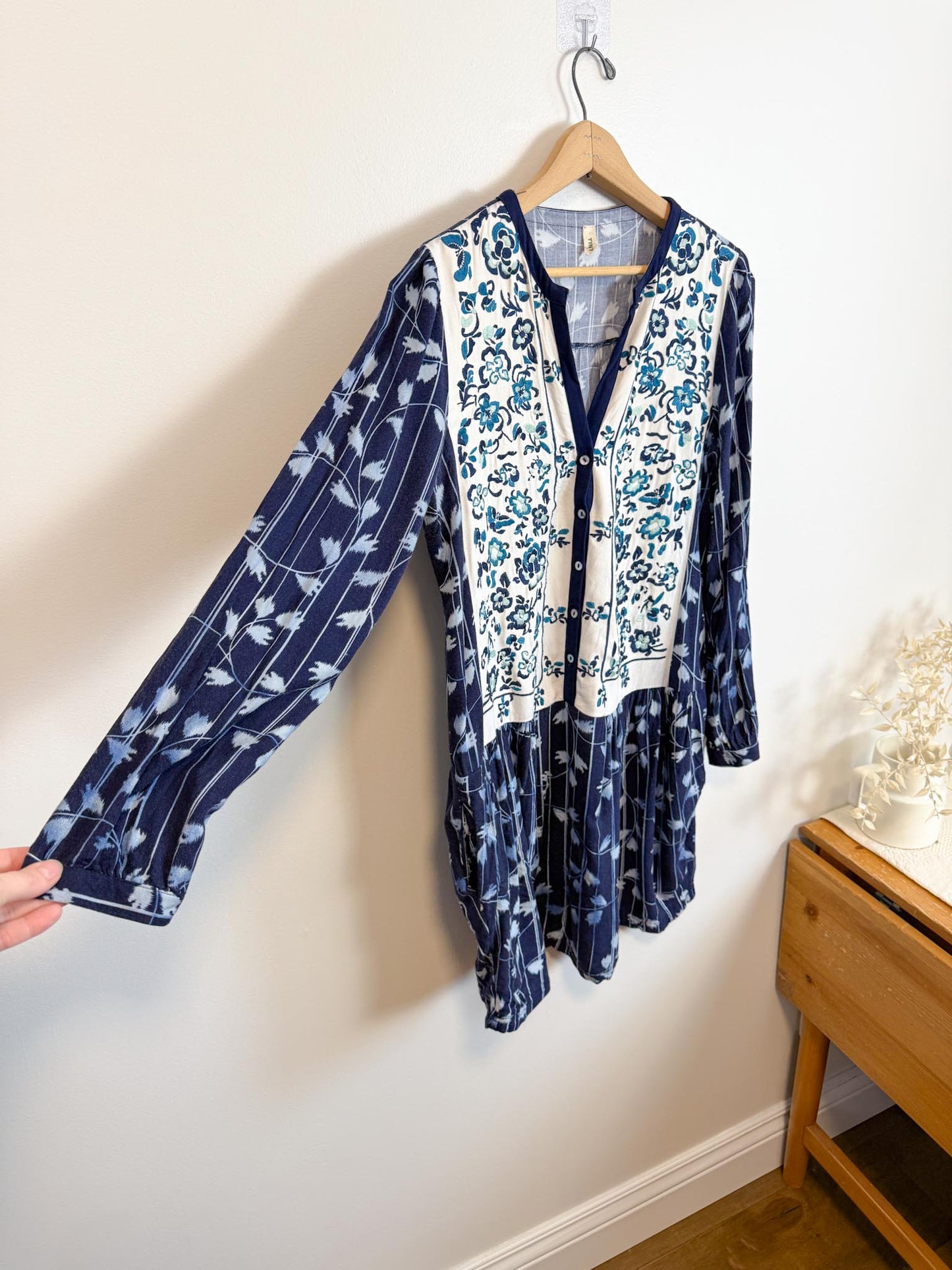 Anthropologie Embroidered Floral Tunic Dress in Blue (Size S)