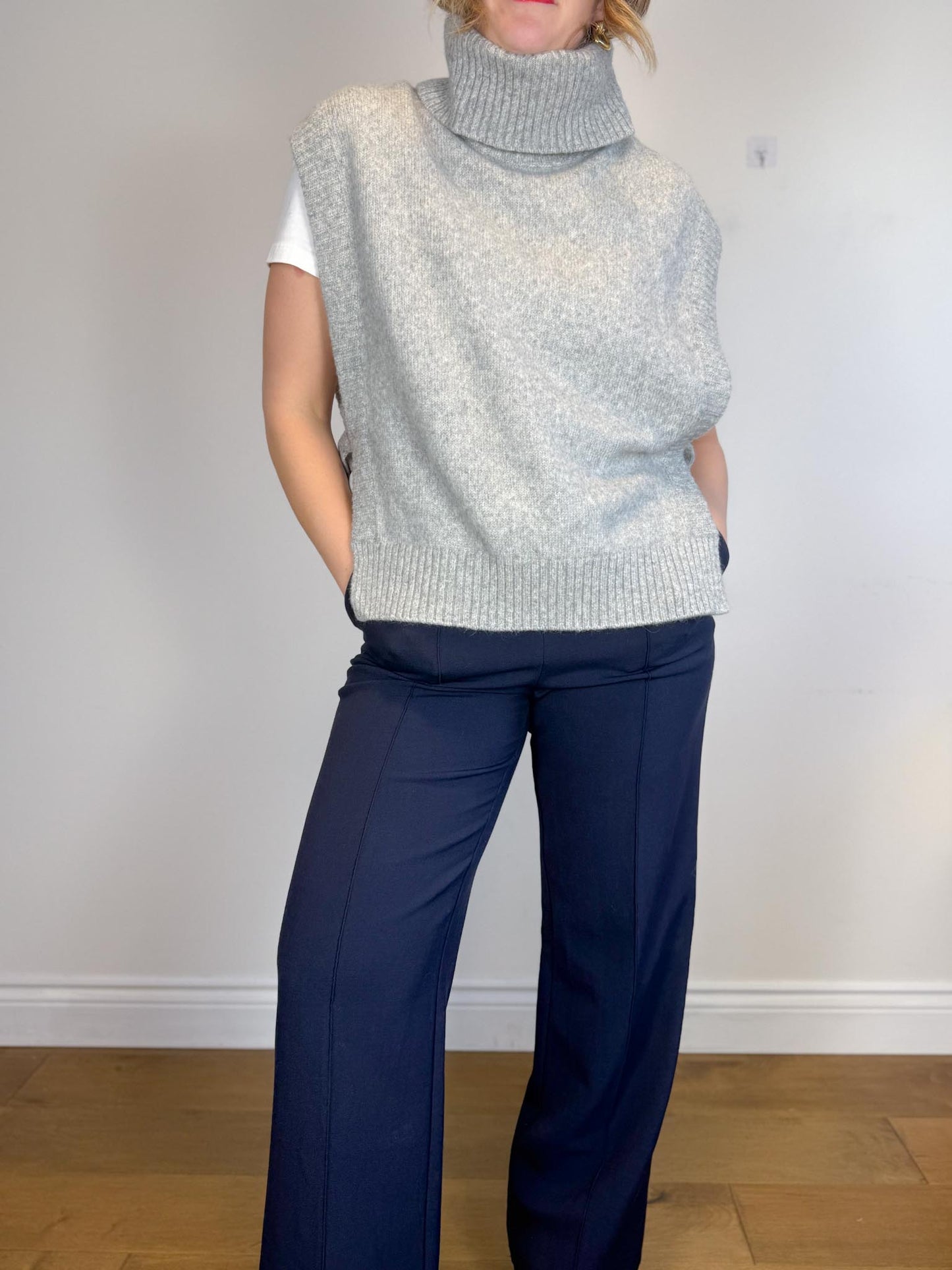 WITCHERY Turtleneck Sweater Vest in Grey (Size L)