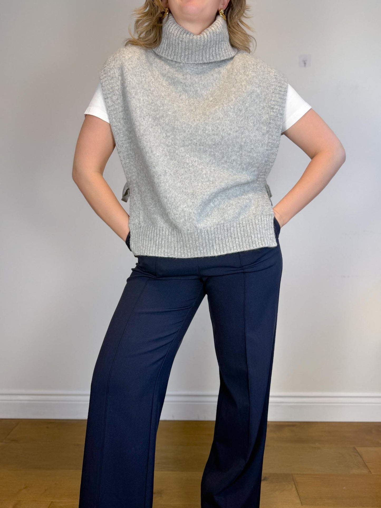 WITCHERY Turtleneck Sweater Vest in Grey (Size L)