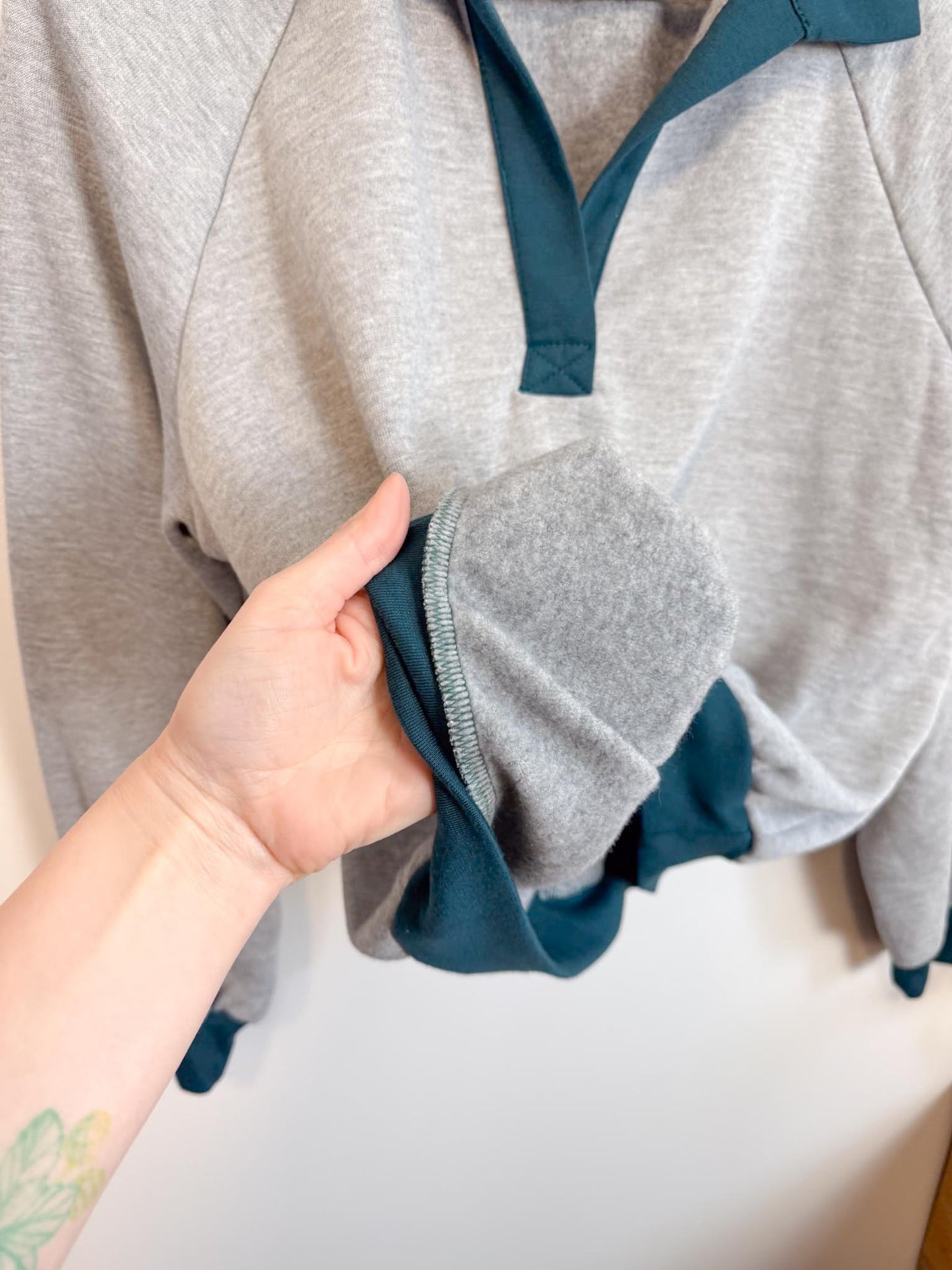 Project Social LA Pullover Sweater in Grey/Green (Size S/M)