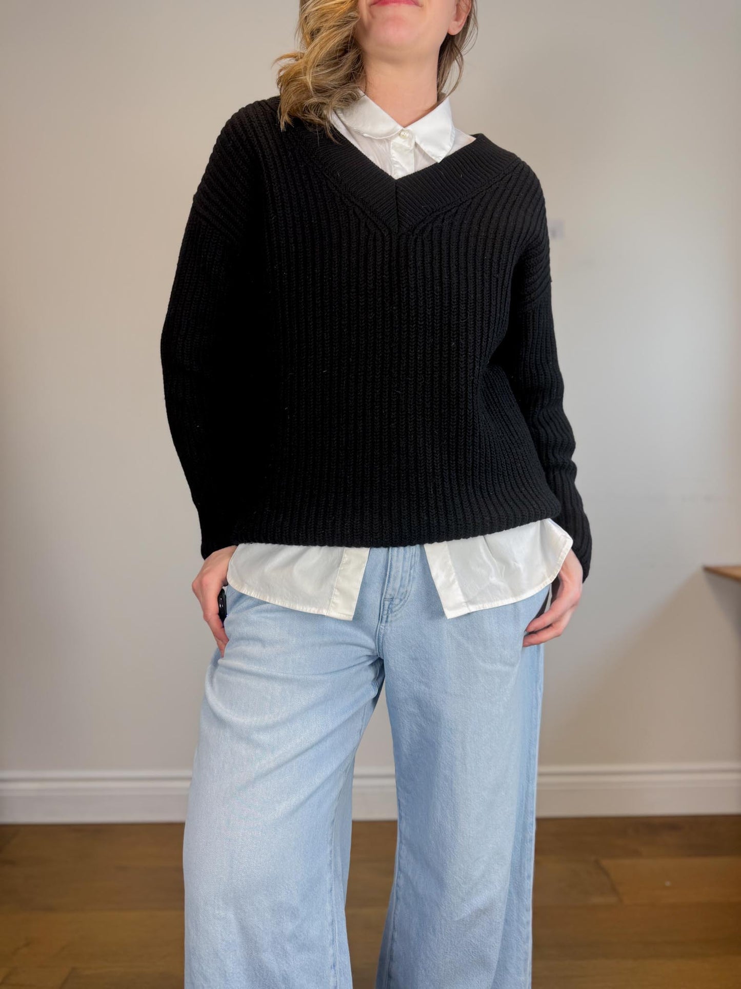 Wilfred "Belize Oversized V-neck Merino Wool Sweater in Black" (Size M/L)