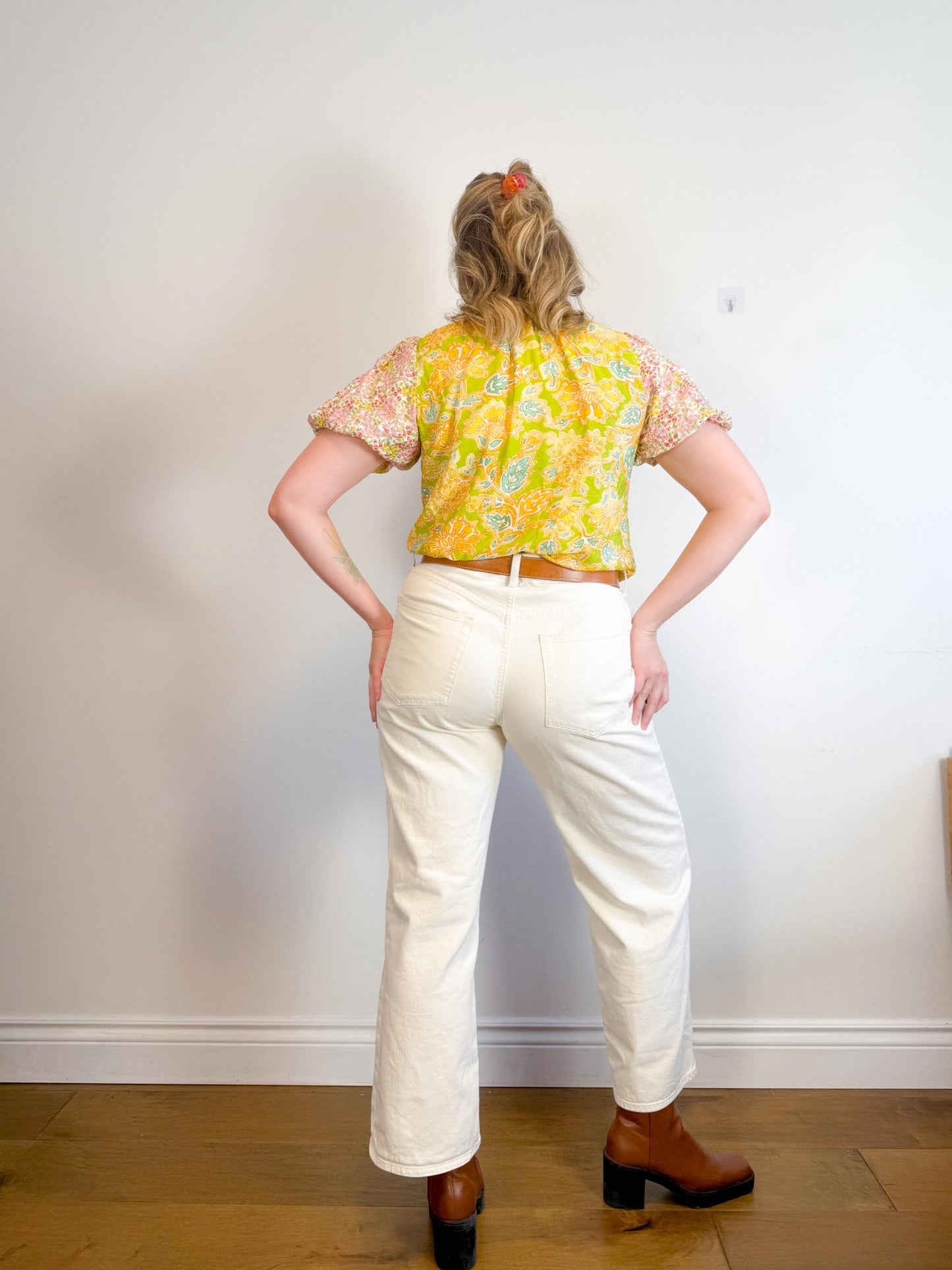Gap "Low Stride Jeans in White" (Size 32)