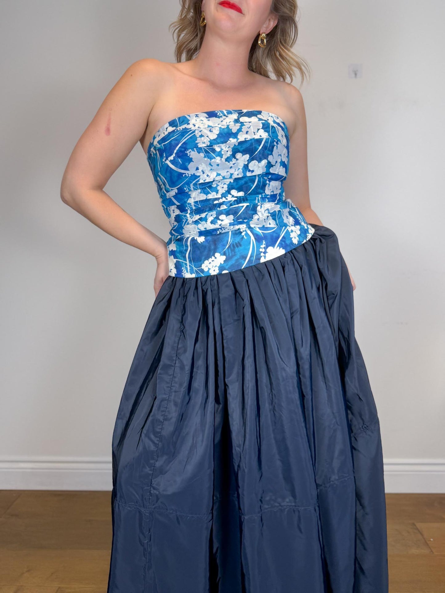White House Black Market Silk Bustier Corset Top in White/Blue Floral (Size L)
