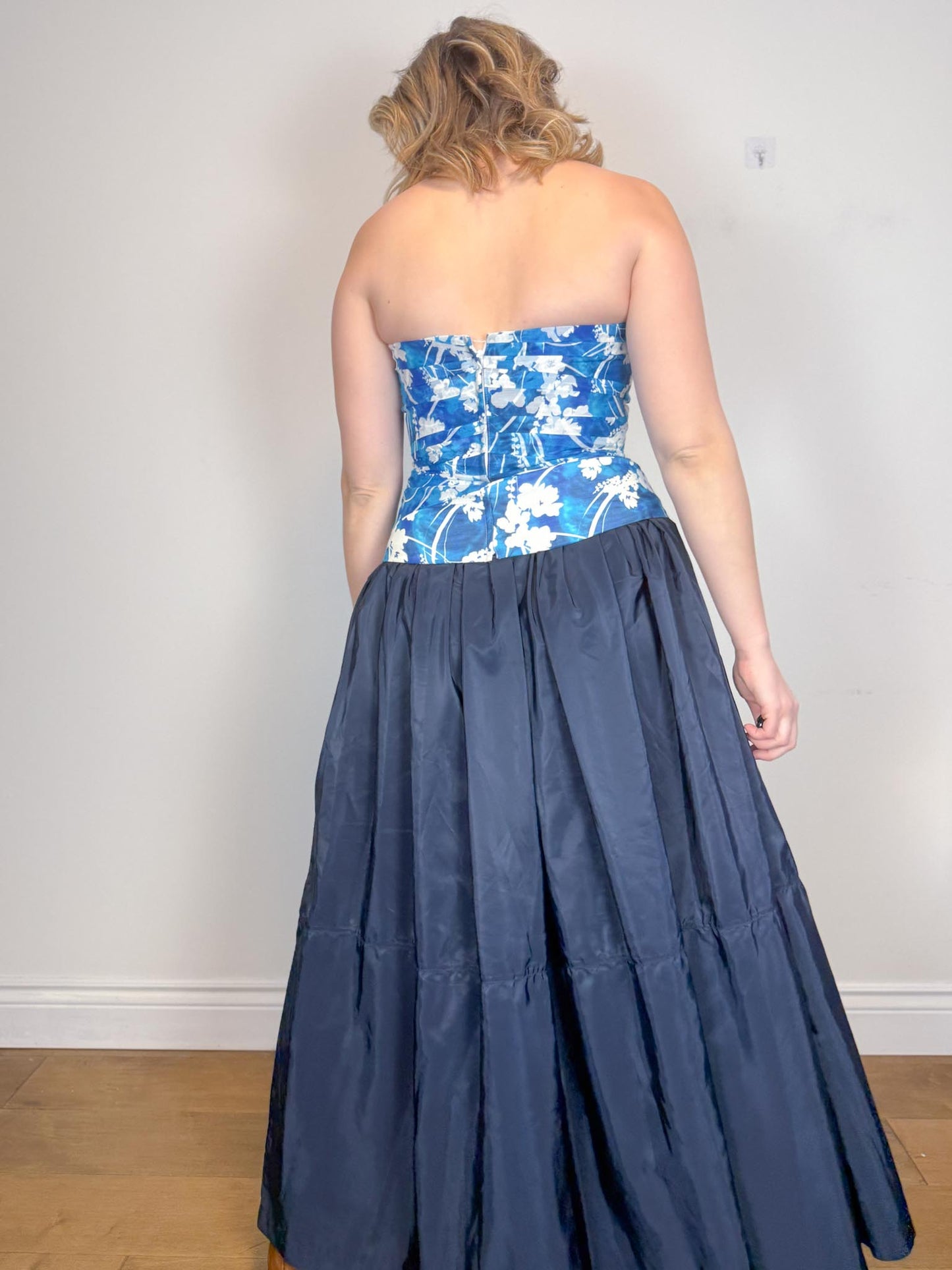 White House Black Market Silk Bustier Corset Top in White/Blue Floral (Size L)