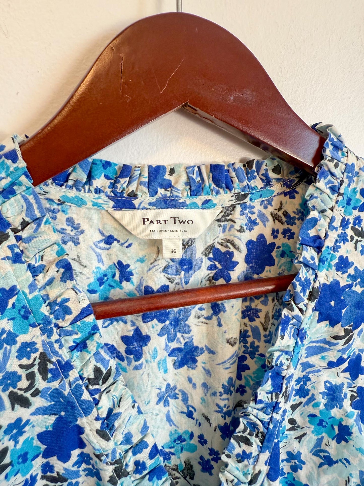 Part Two "SabrinnaPW Floral Dress in Blue/White" (Size M)