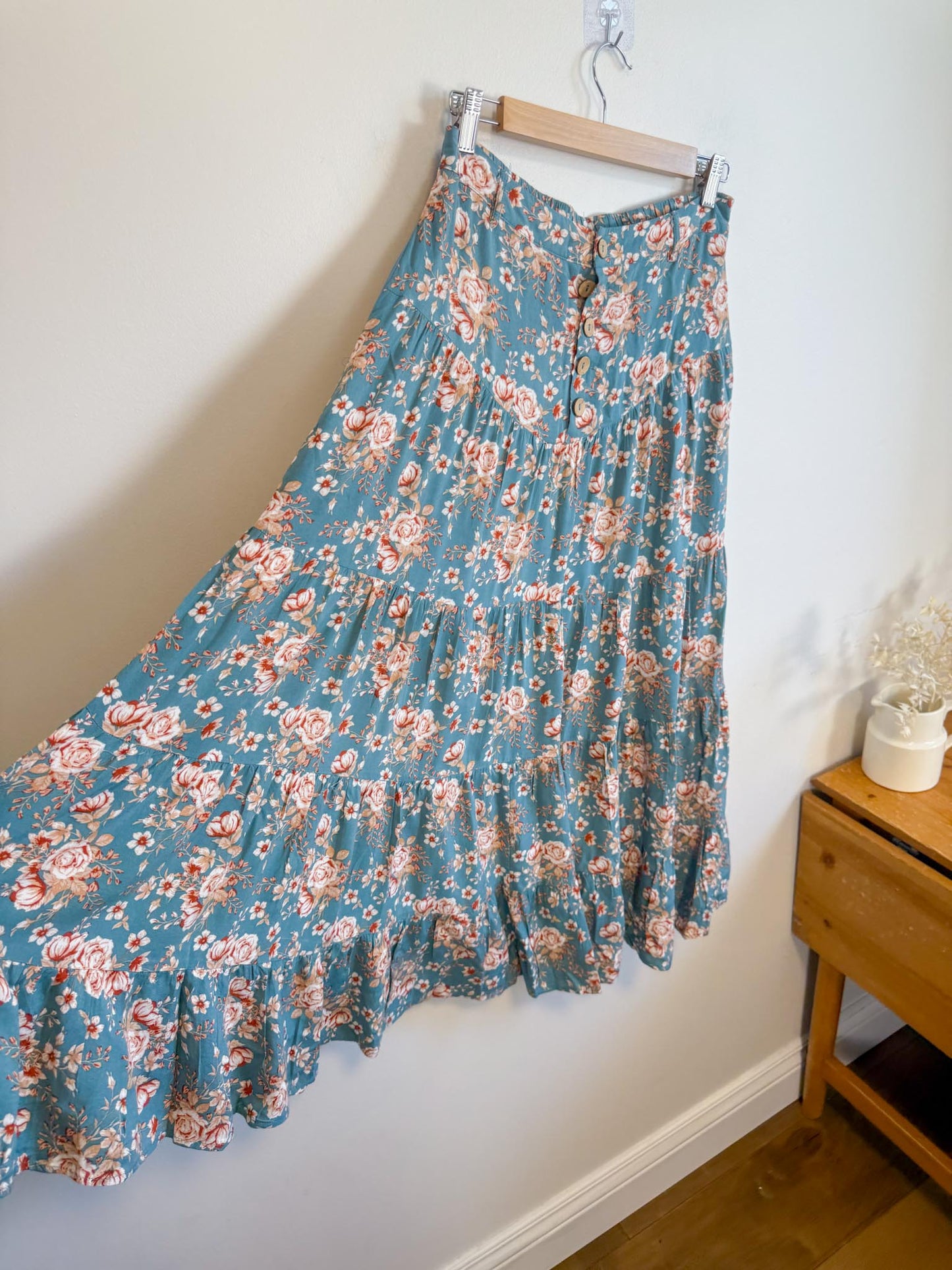 Listicle Floral Midi Skirt (Size M)