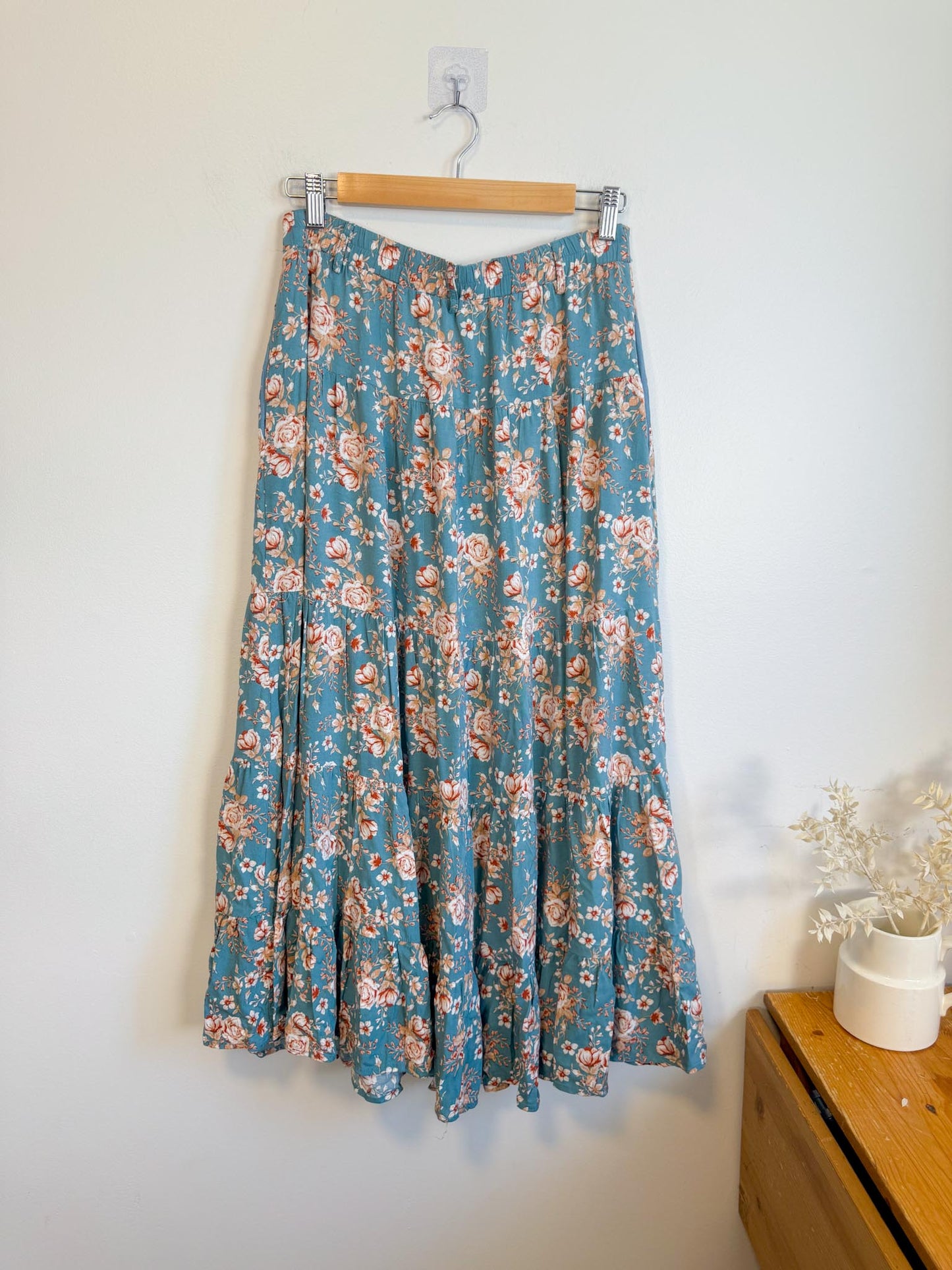 Listicle Floral Midi Skirt (Size M)