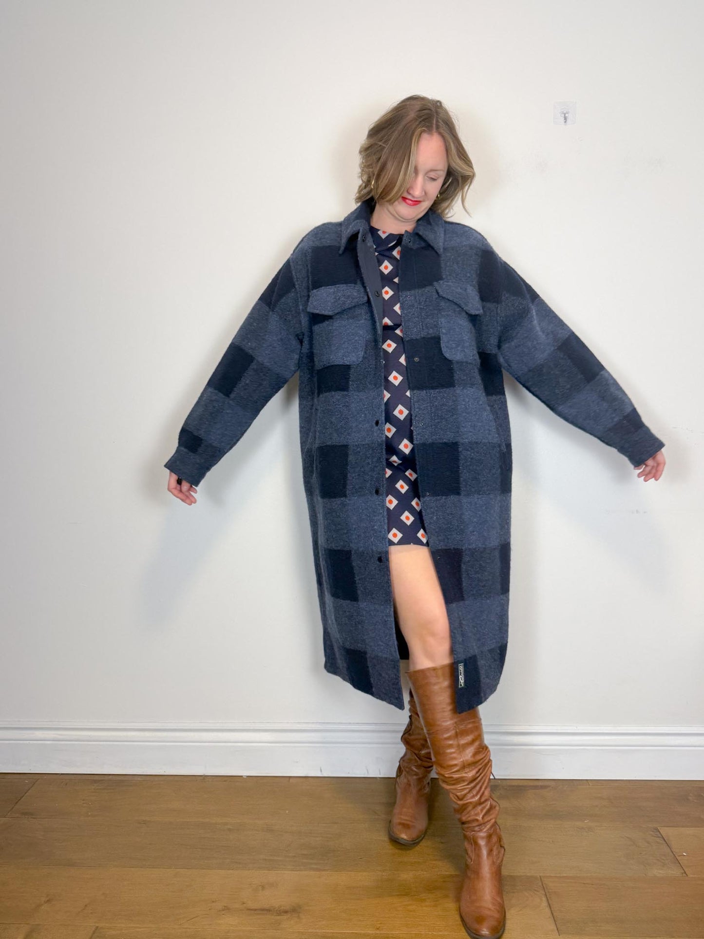 Roots "The Park Plaid Seymour Long Wool Coat in Navy" (Size XL)