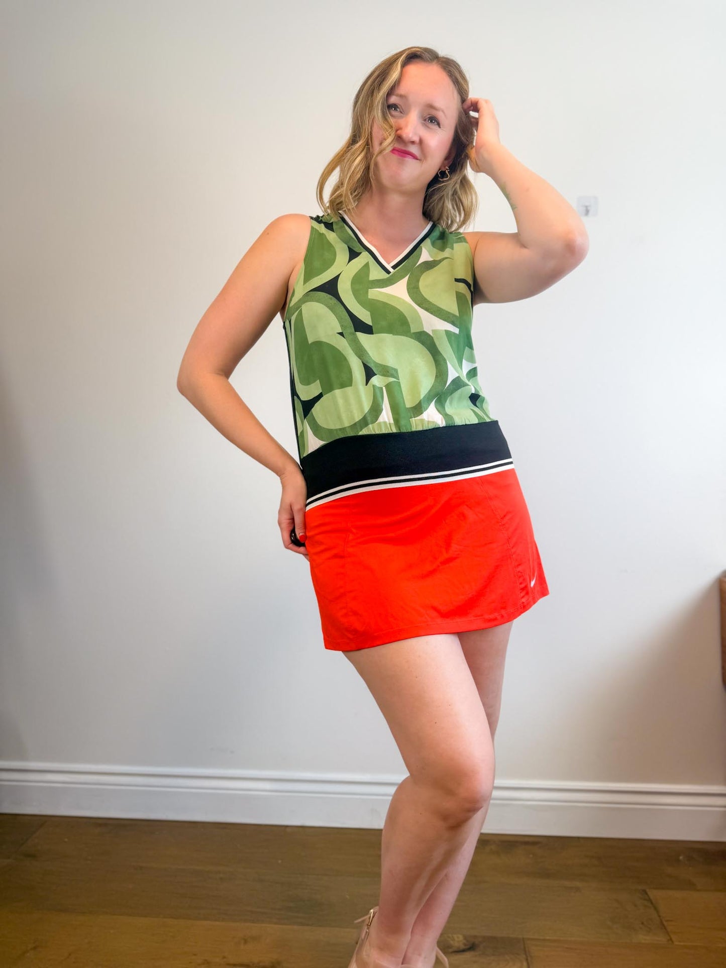 Melanie Lyne Sleeveless Top in Green/Black Print (Size S)