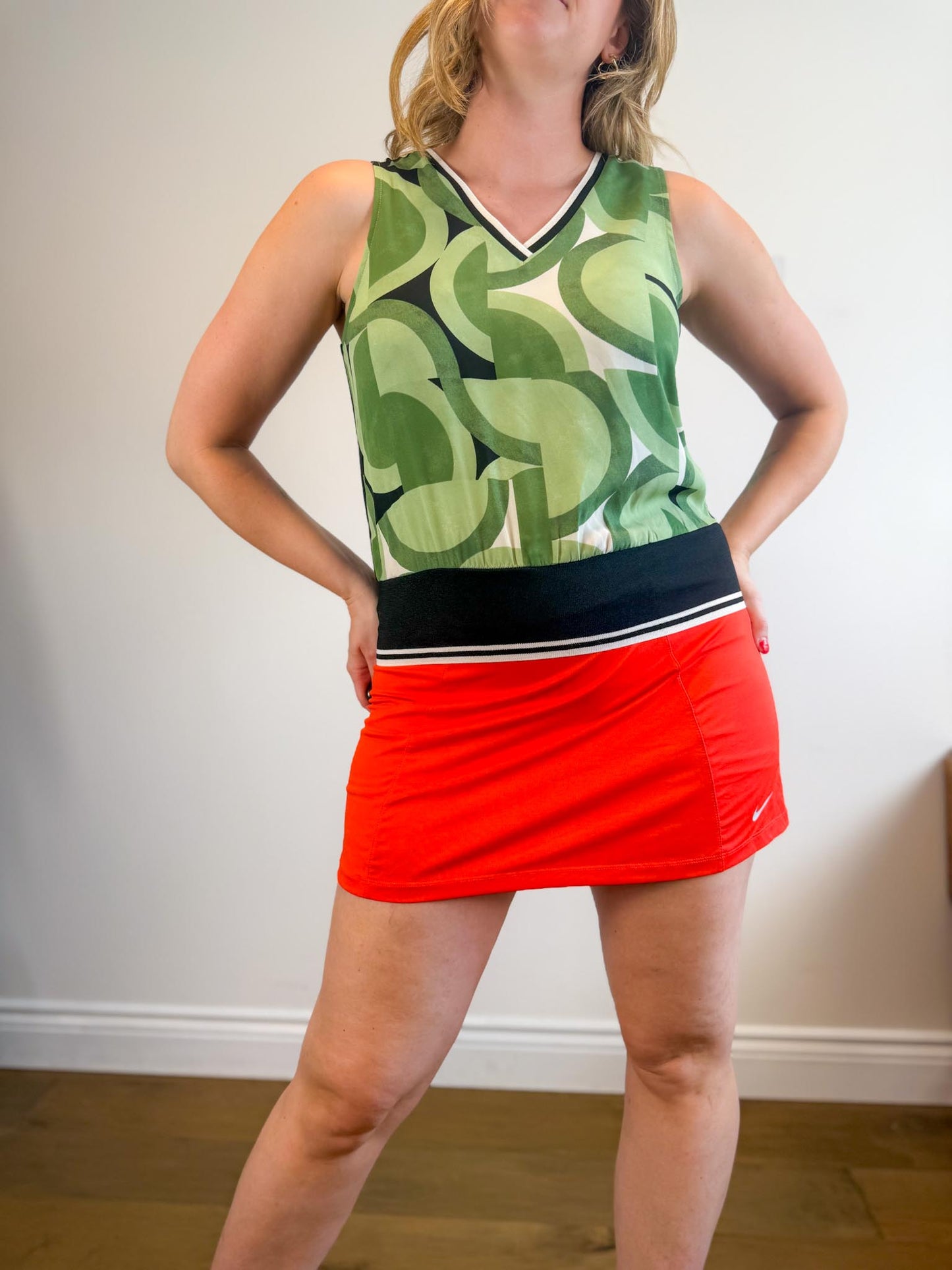 Melanie Lyne Sleeveless Top in Green/Black Print (Size S)