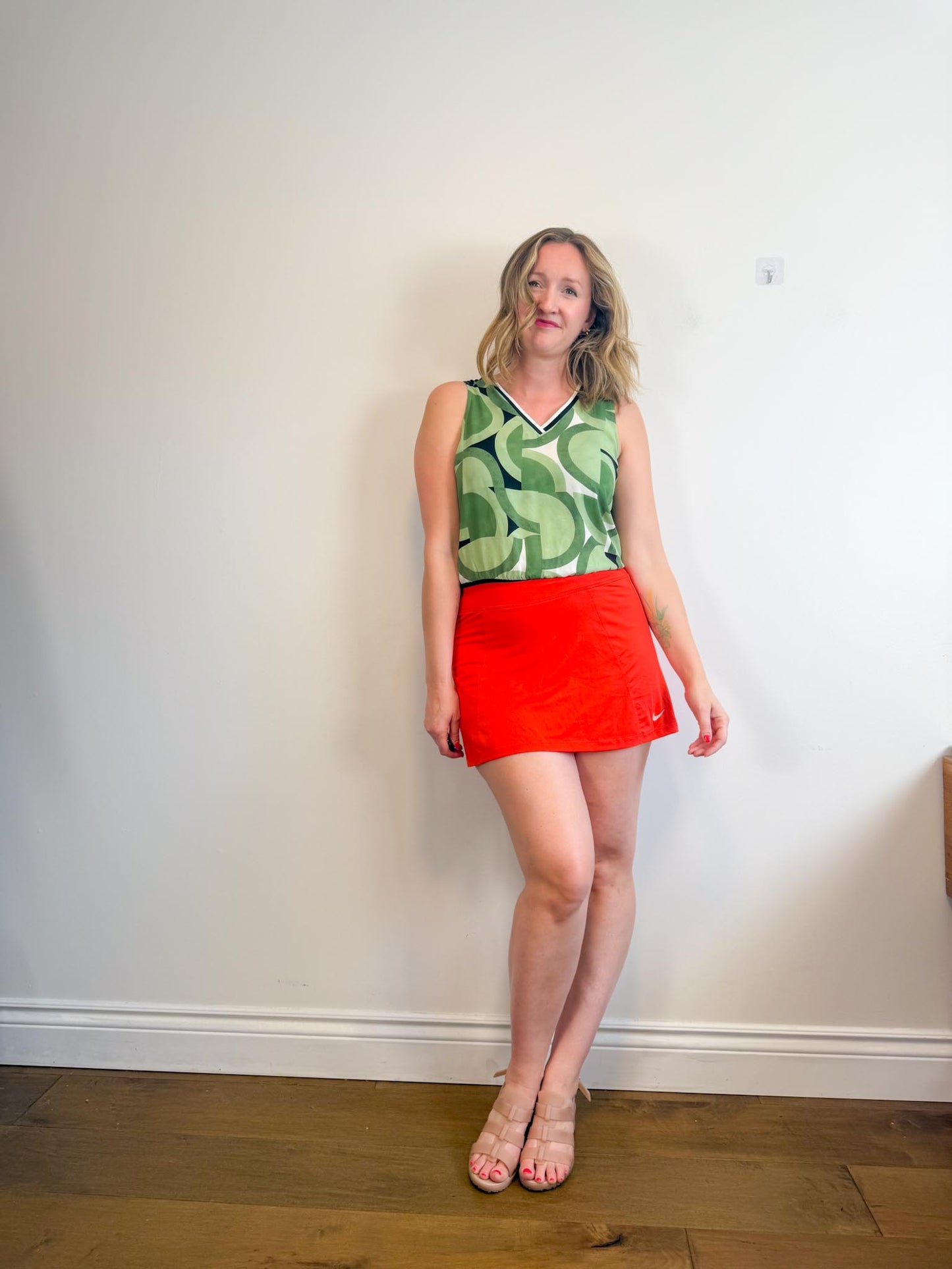 Melanie Lyne Sleeveless Top in Green/Black Print (Size S)
