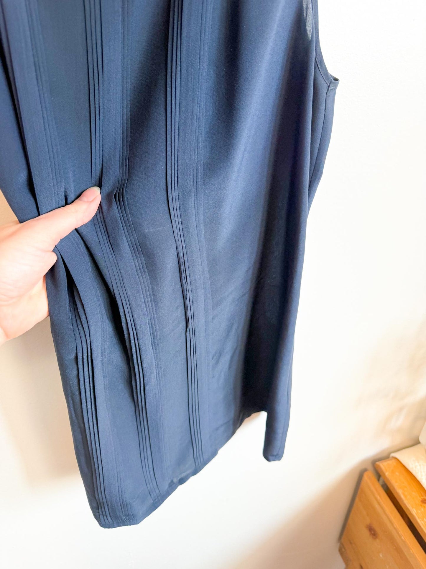 Banana Republic Silk Sleeveless Top in Navy (Size XS/S)