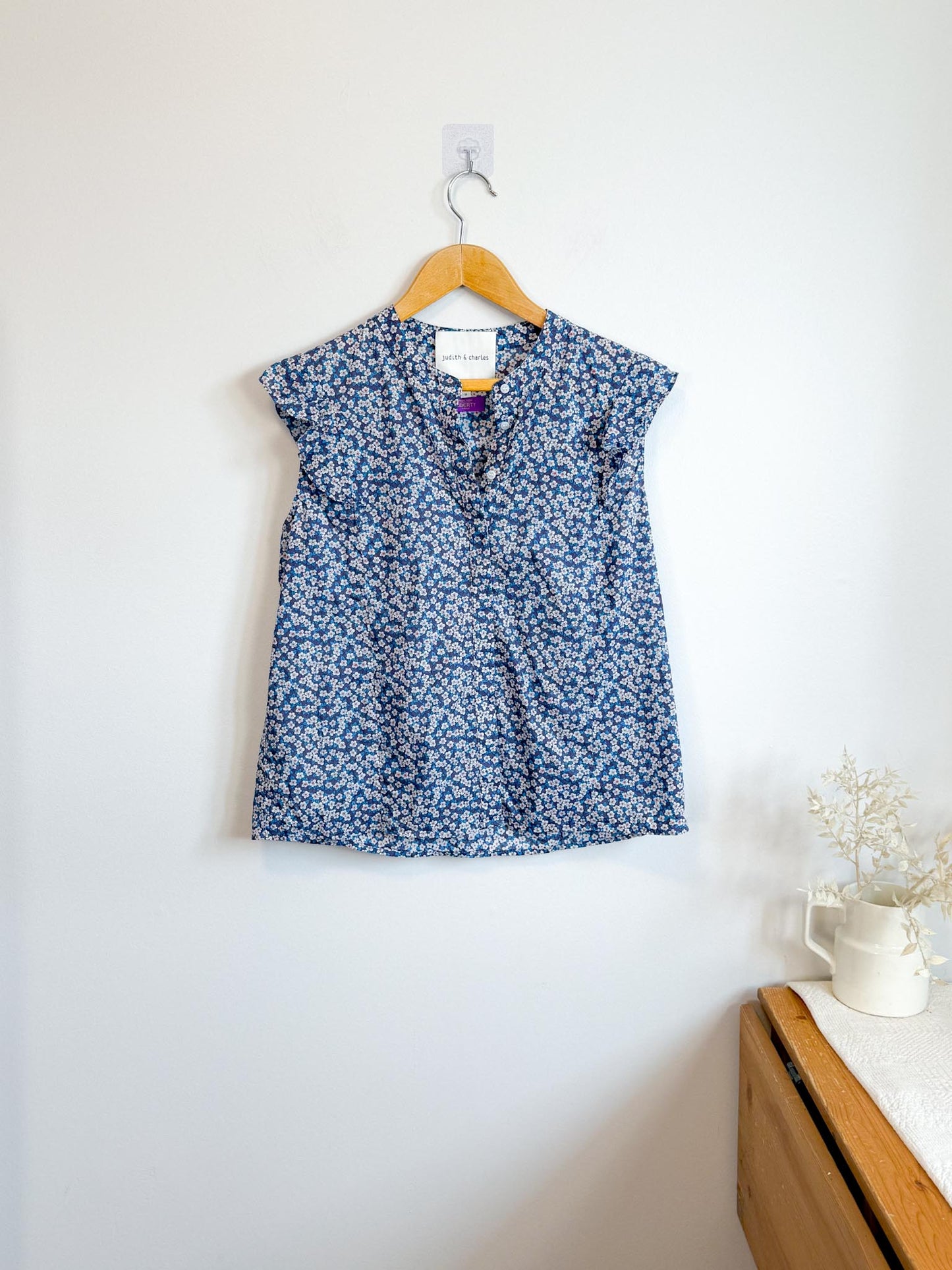 Judith & Charles Floral Sleeveless Ruffle Blouse (Size 12)