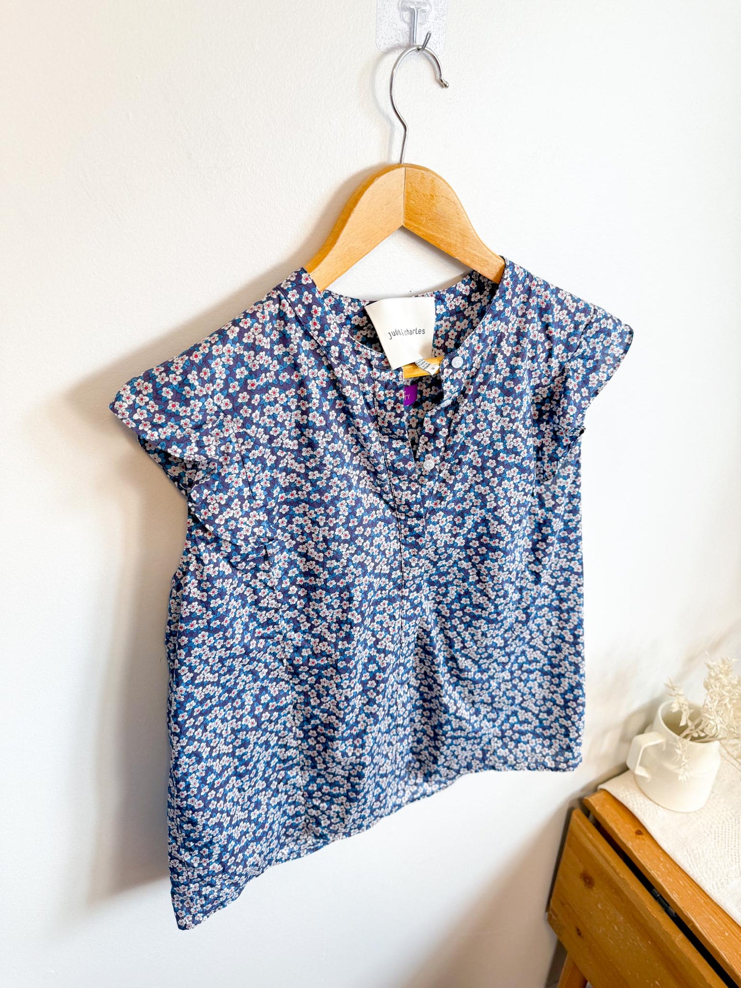 Judith & Charles Floral Sleeveless Ruffle Blouse (Size 12)