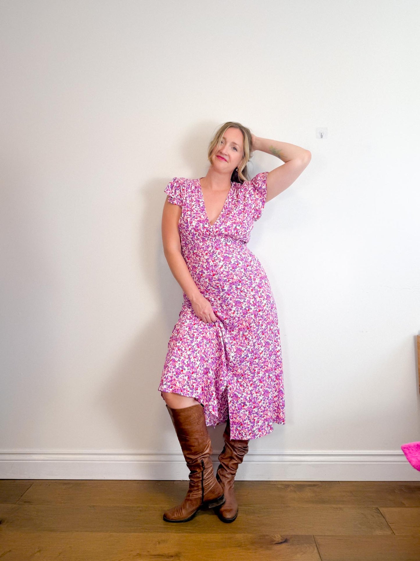 Faithful the Brand "Bellavista Midi Dress in Pink/Purple Floral" (Size L)